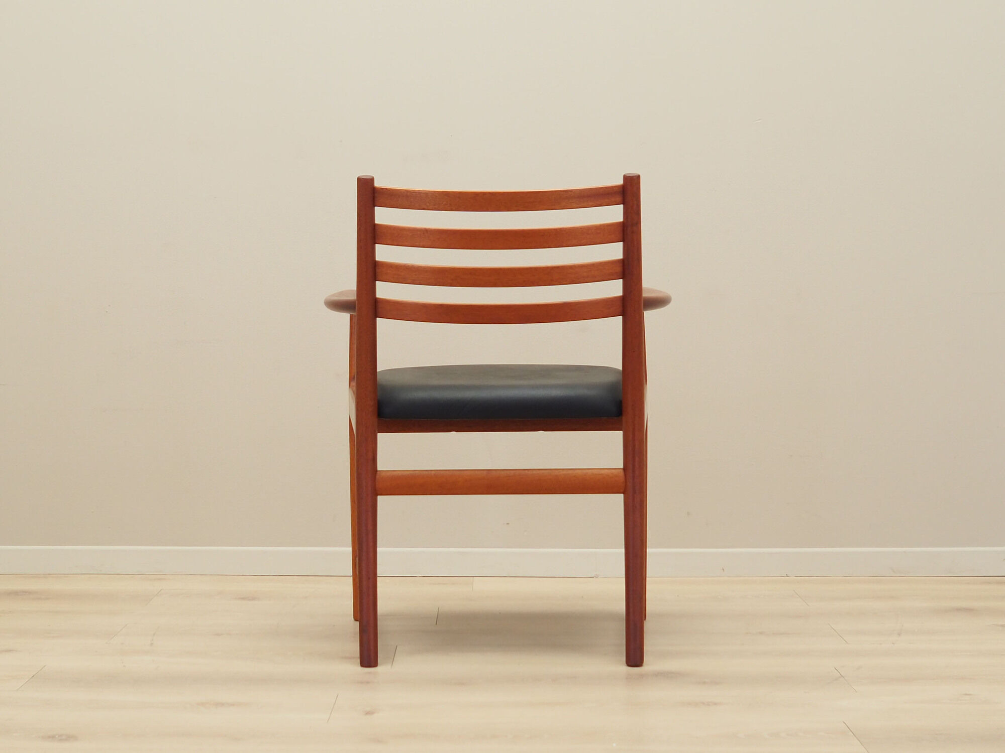 Chaise en teck design danois années 1970 production: Danemark