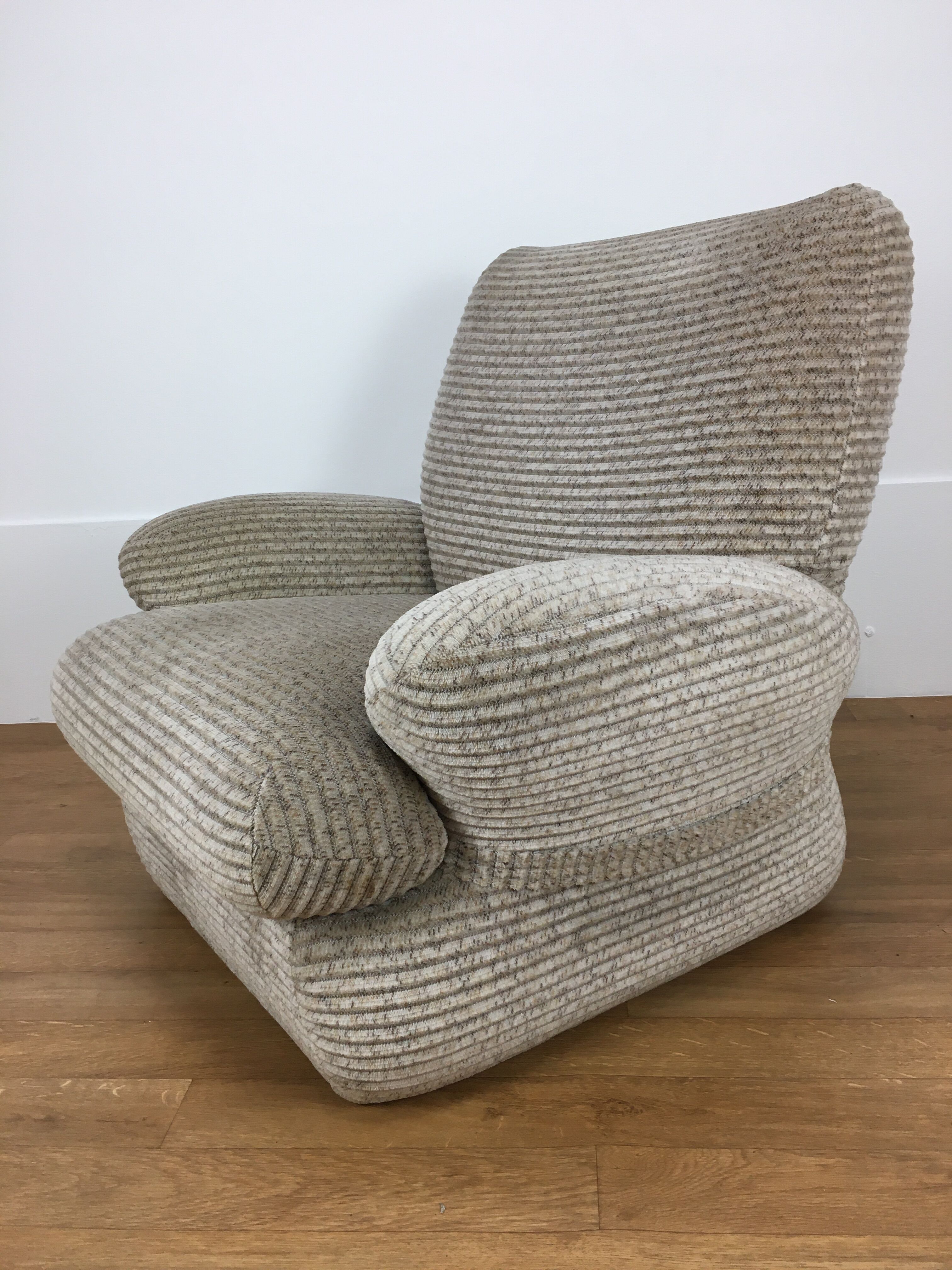 Space age 70's armrests and velvet