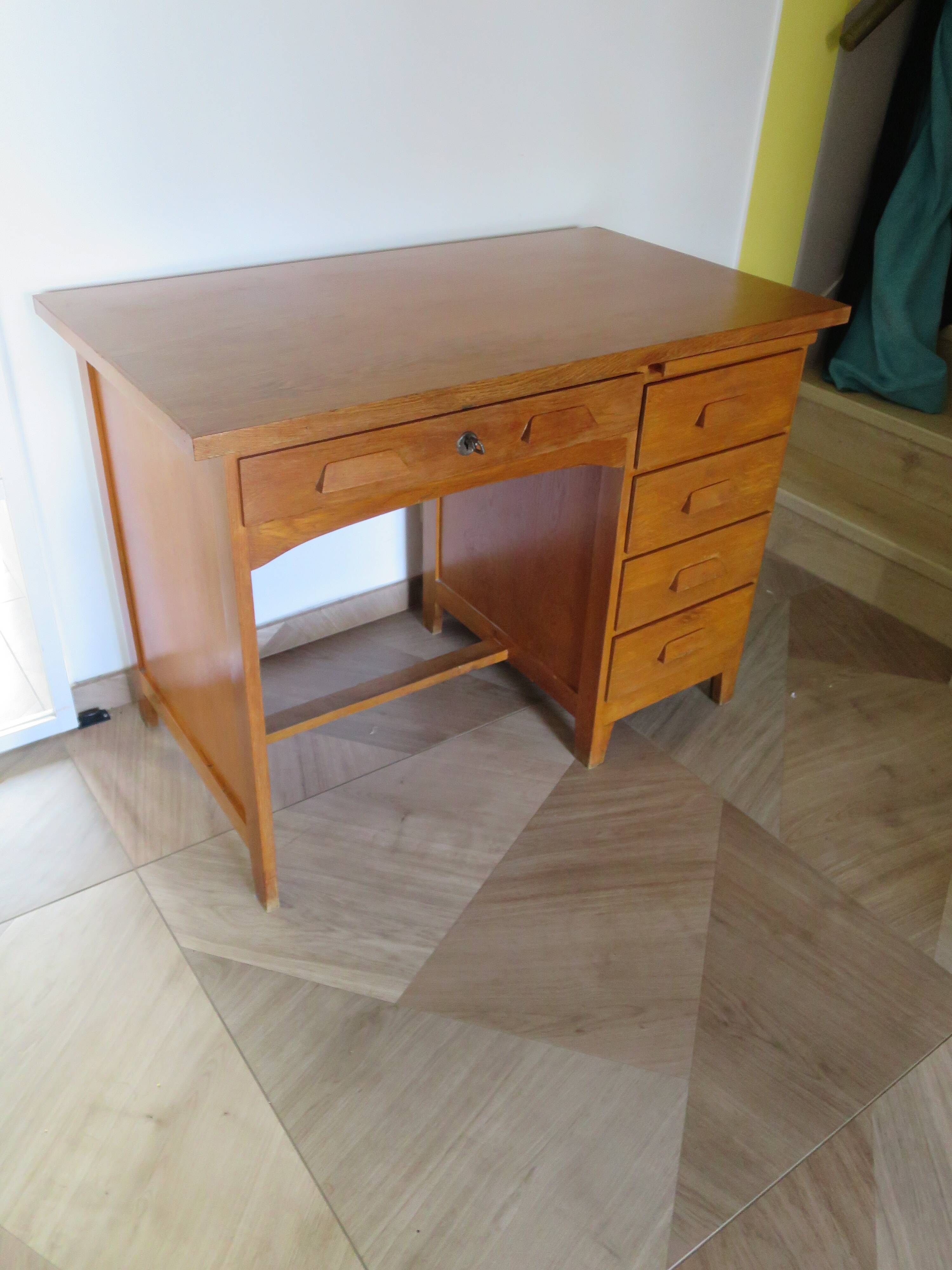 Vintage modernist desk - 5 drawers - shelf - 1950s - closure mechanism