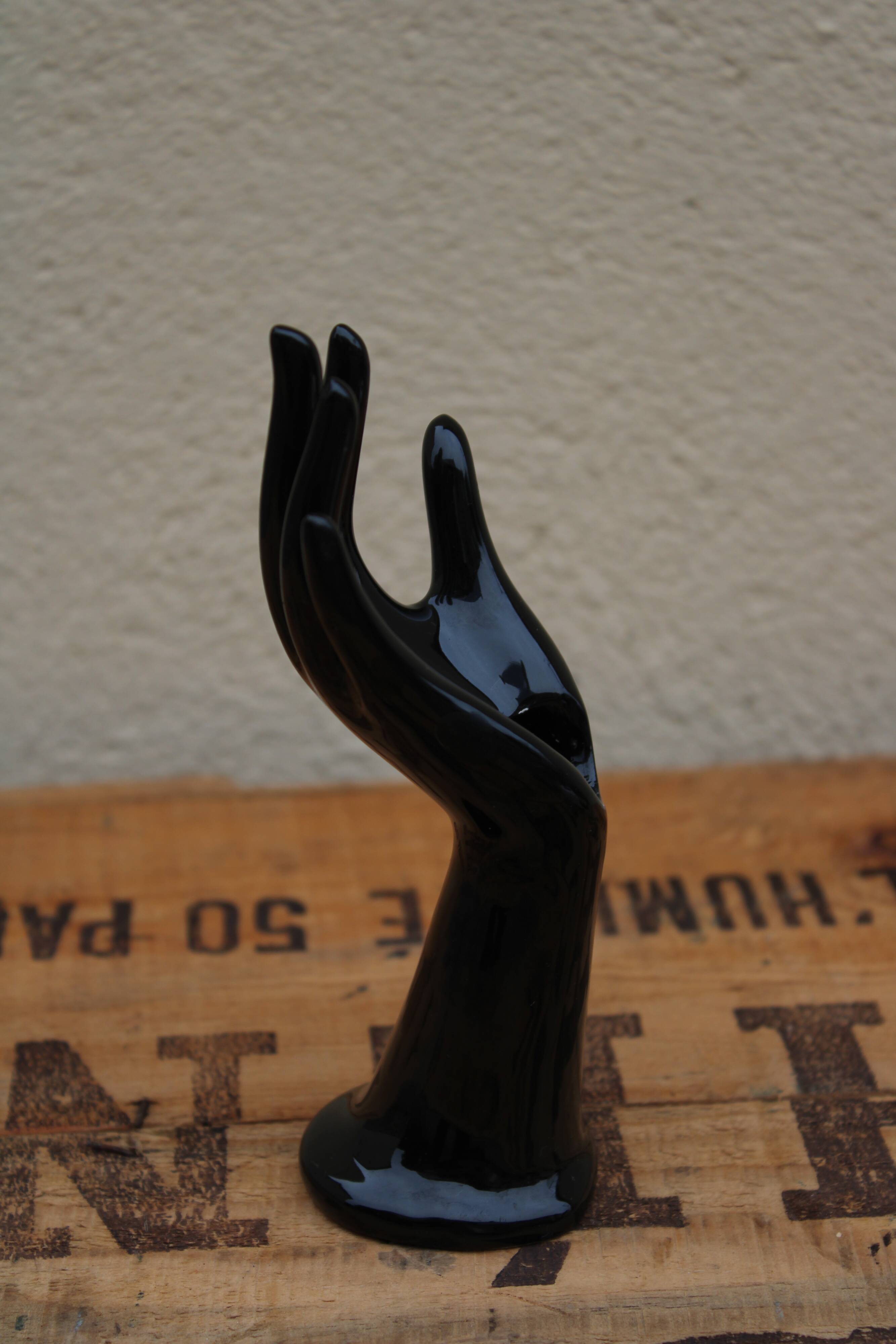 Black ceramic baguier hand