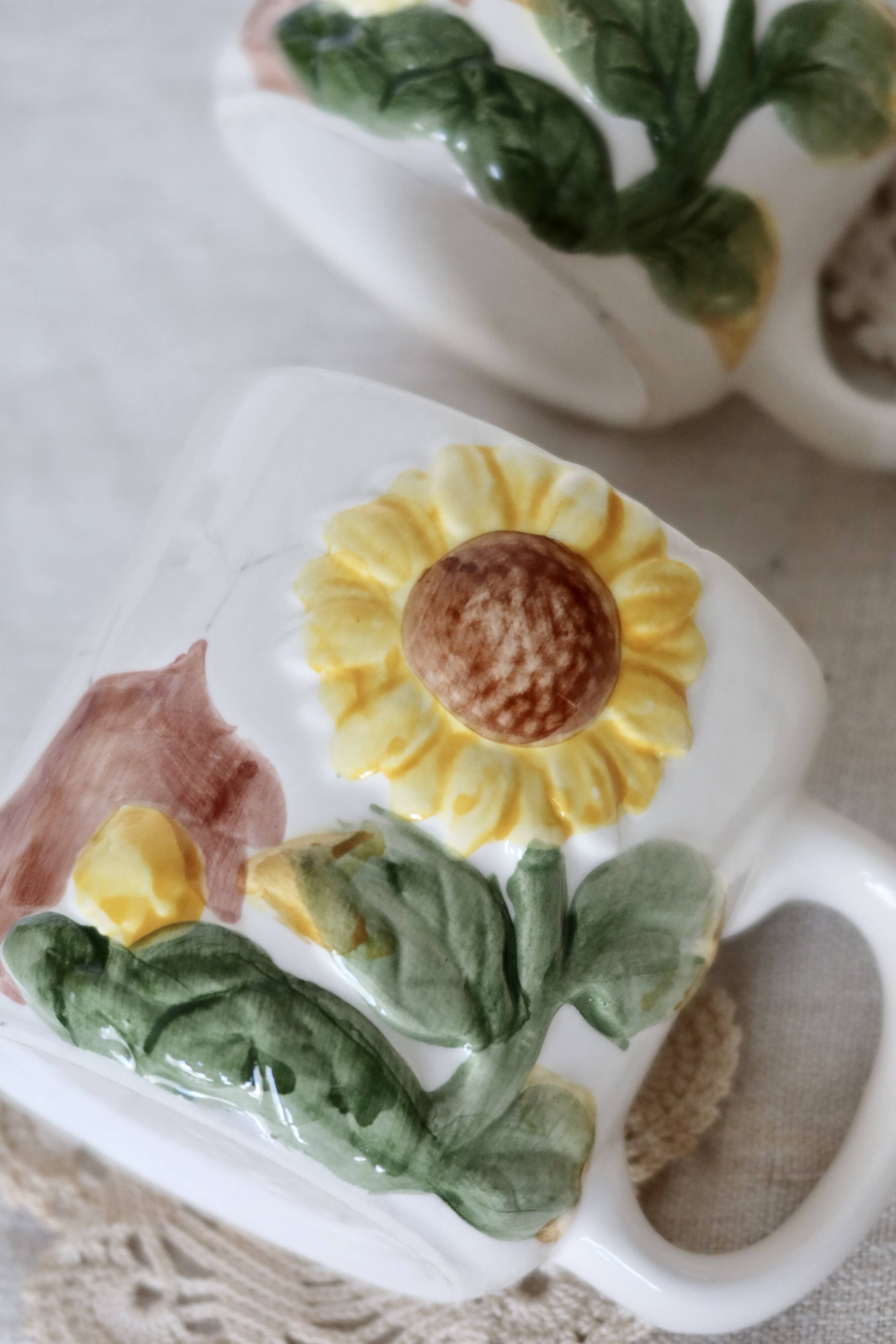 Set of 4 vintage barbotine cups / mugs with polychrome sunflower pattern