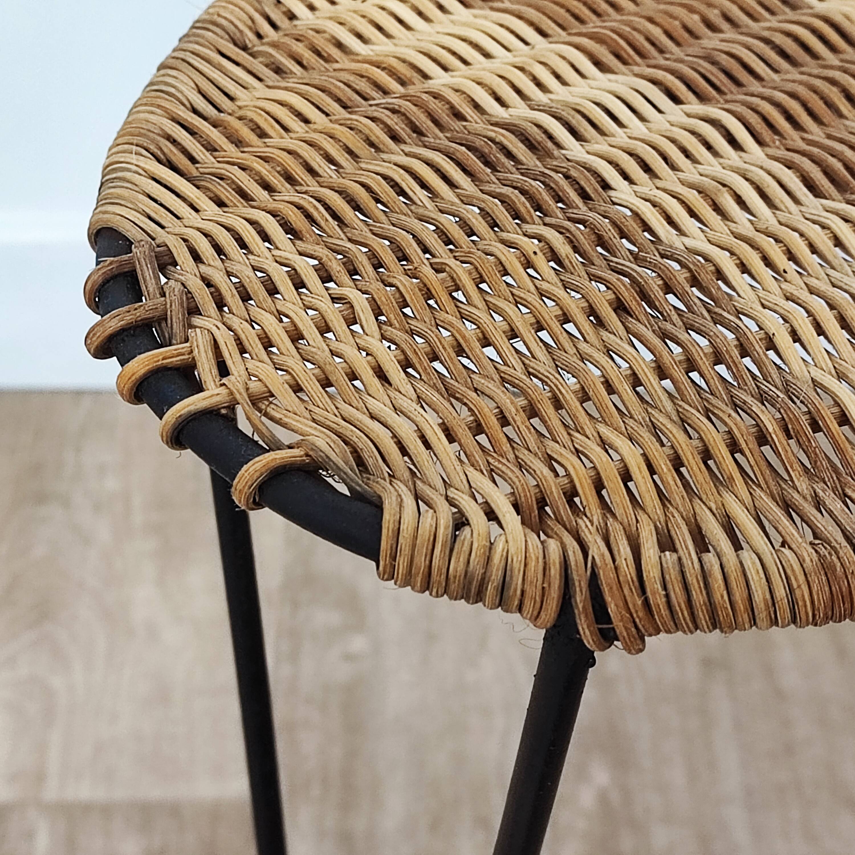 Table d'appoint porte-revues