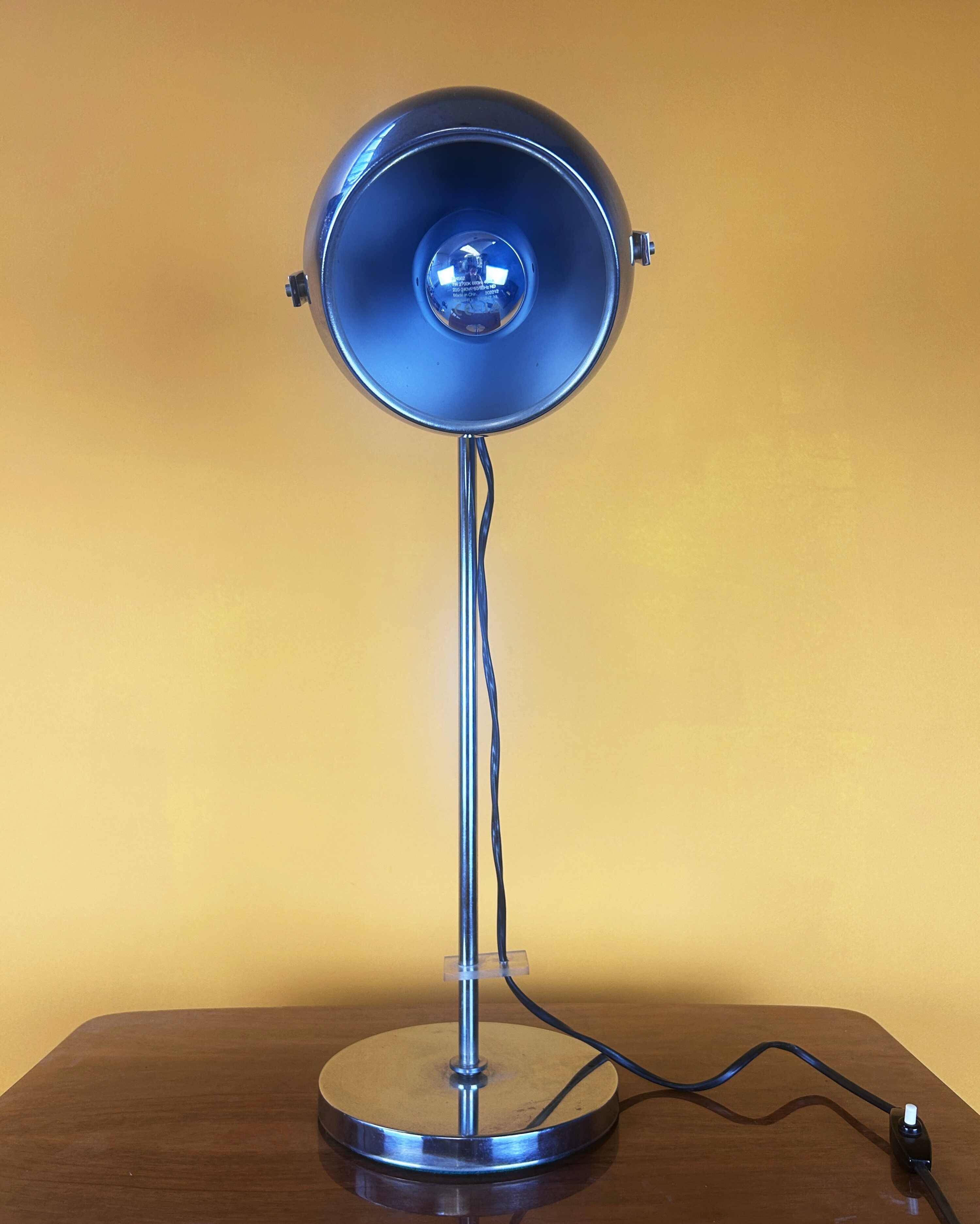 Large eyeball lamp