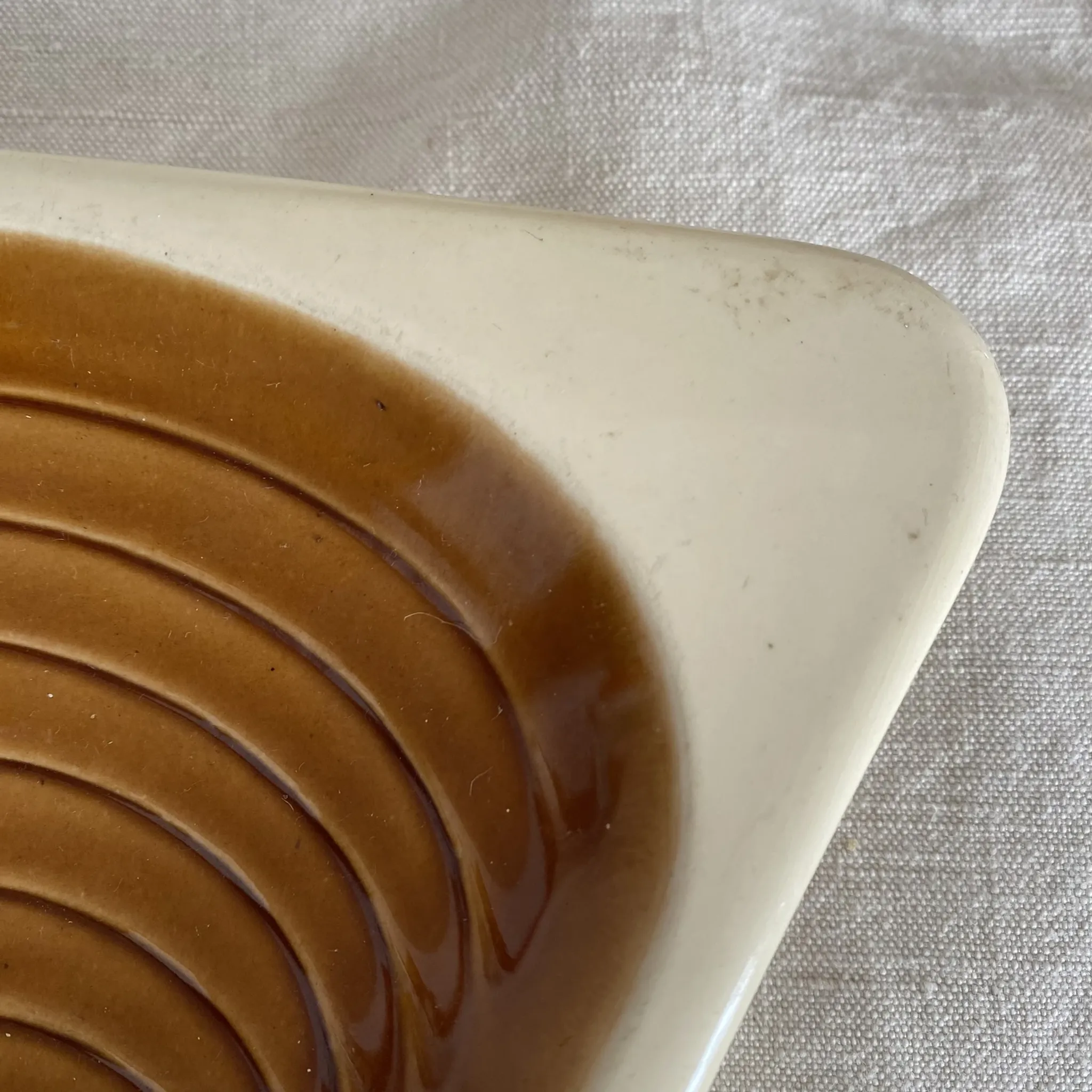 Shell-shaped vide poche by Verceram from the 1960s.