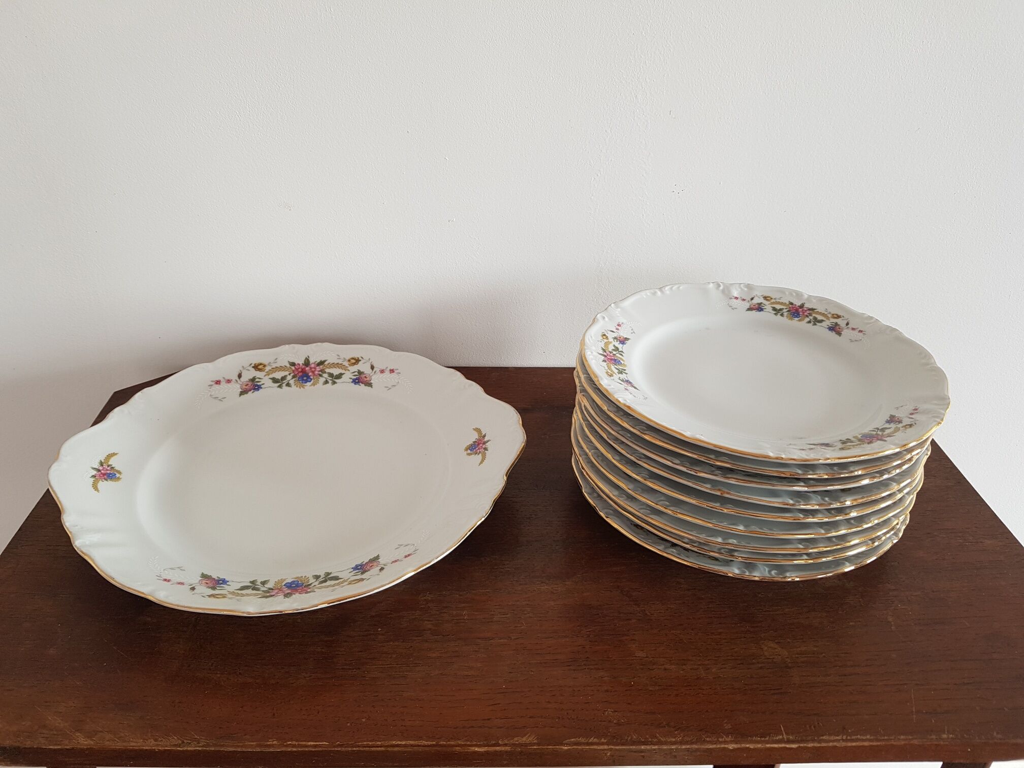 Dessert plates and porcelain dish flowers dessert service