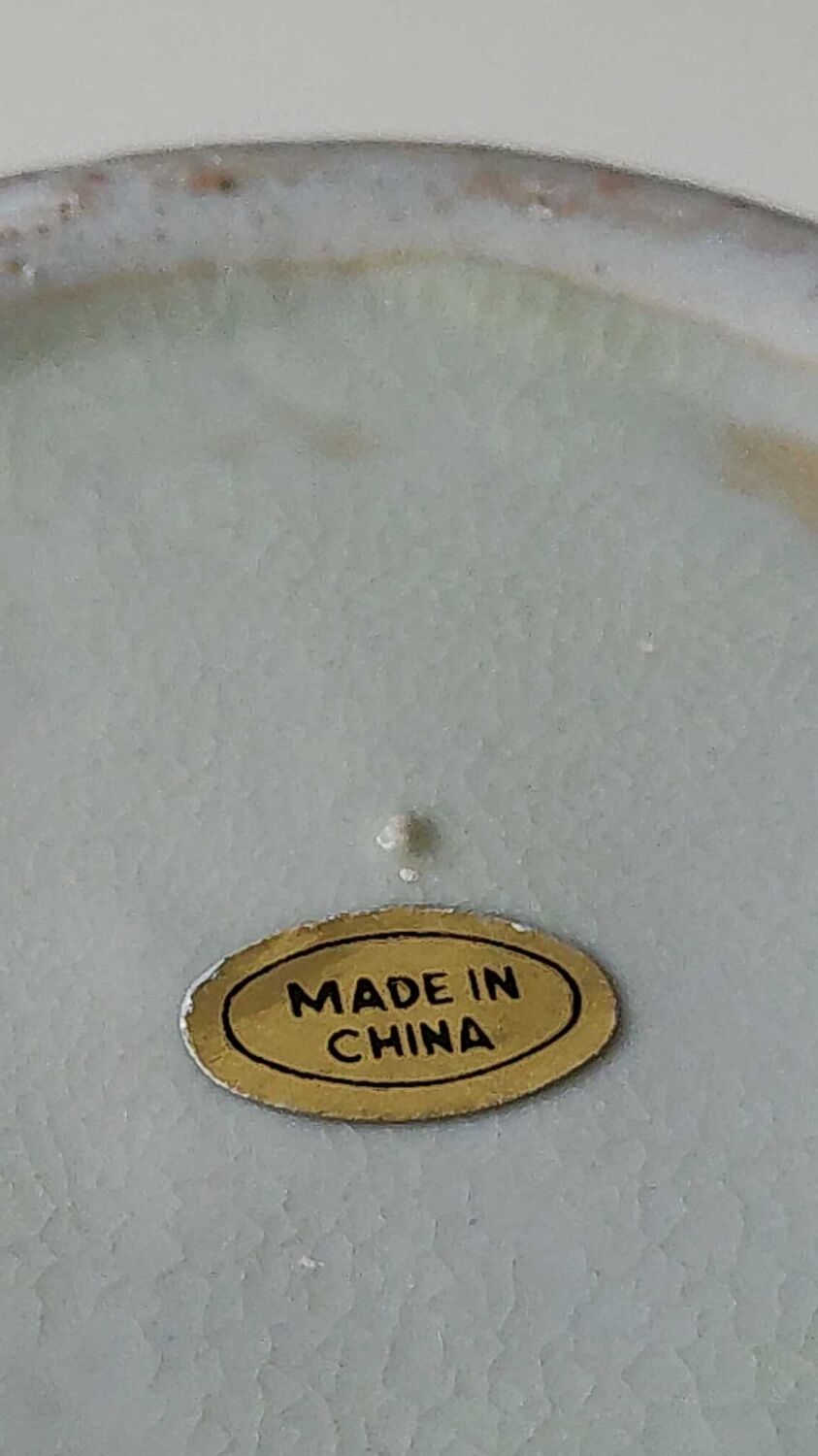 Chinese vase baluster in polychrome ceramics. Life scenes Japanese warriors/Samurai against a backdrop of wilderness