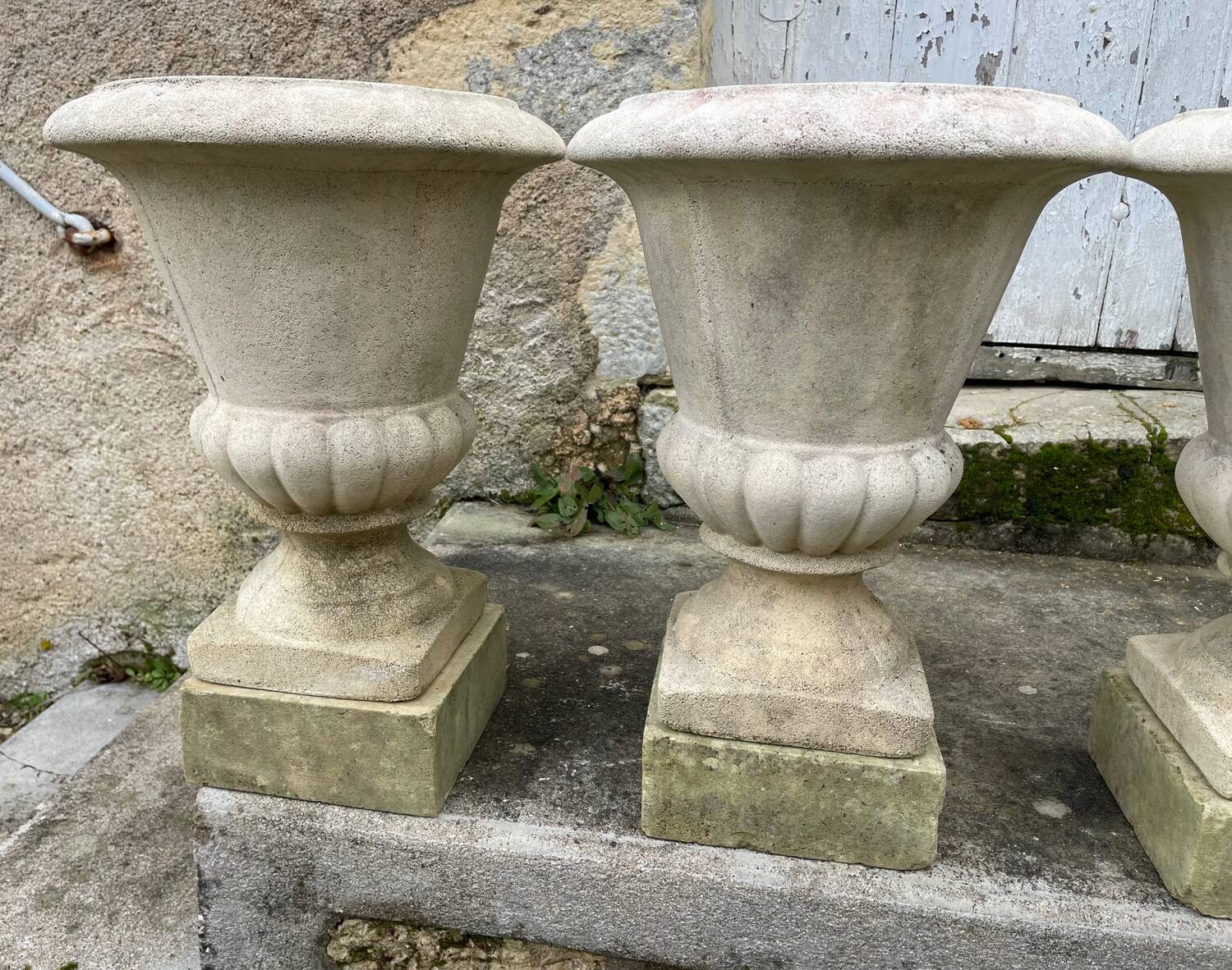 4 Médicis vases in concrete and 4 bases