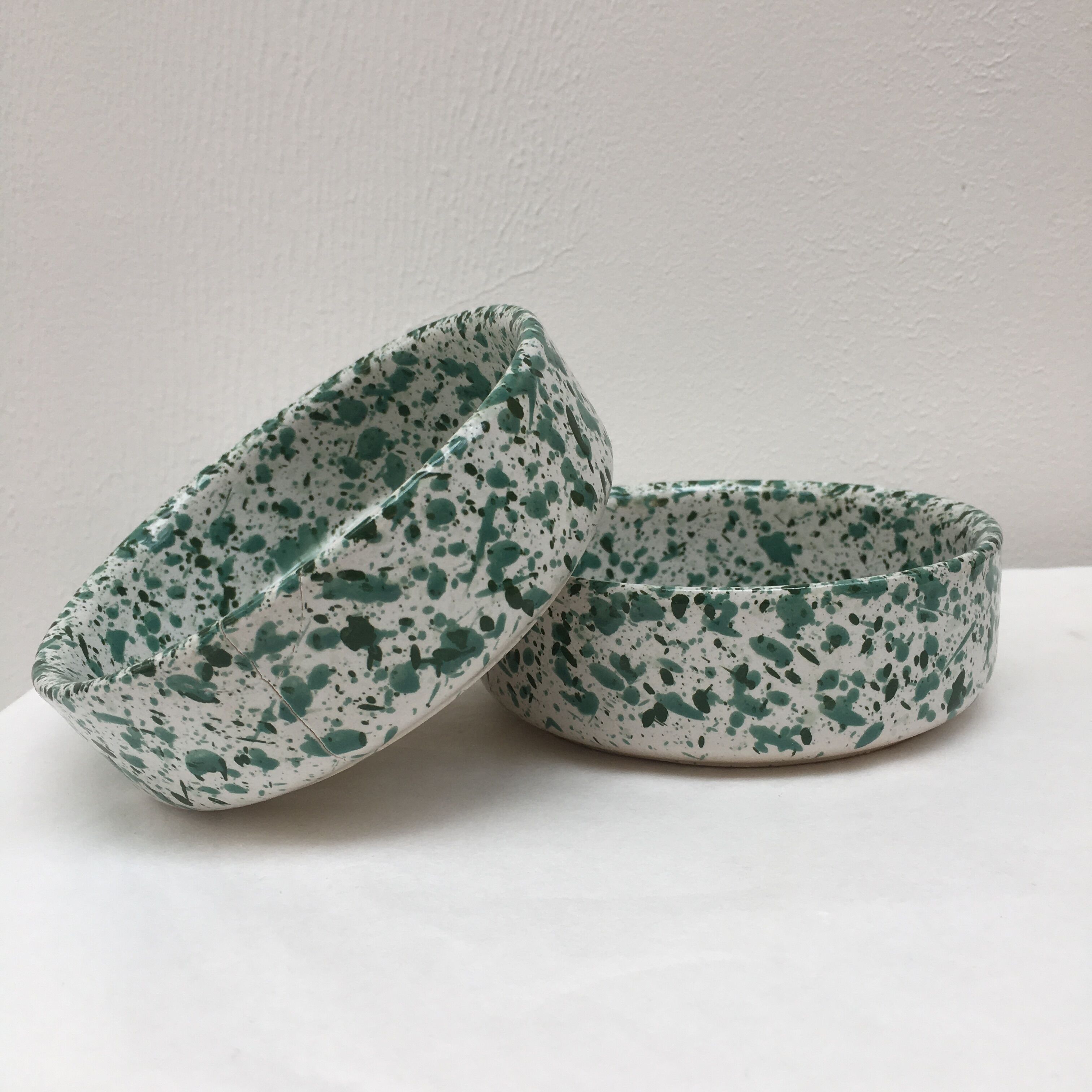 Set of two cups in speckled ceramic handmade