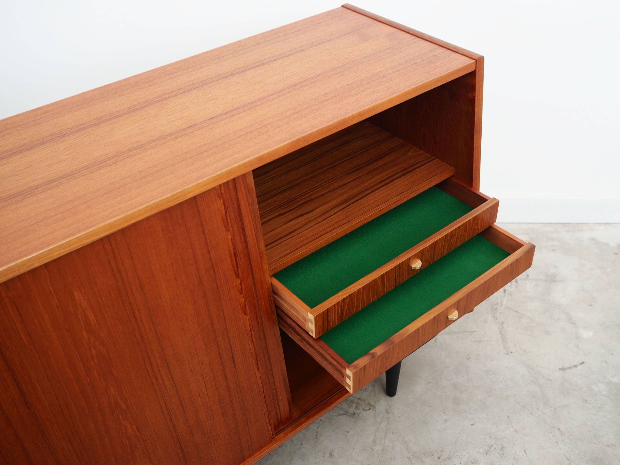 Buffet en teck, design danois, années 1970, production : Danemark