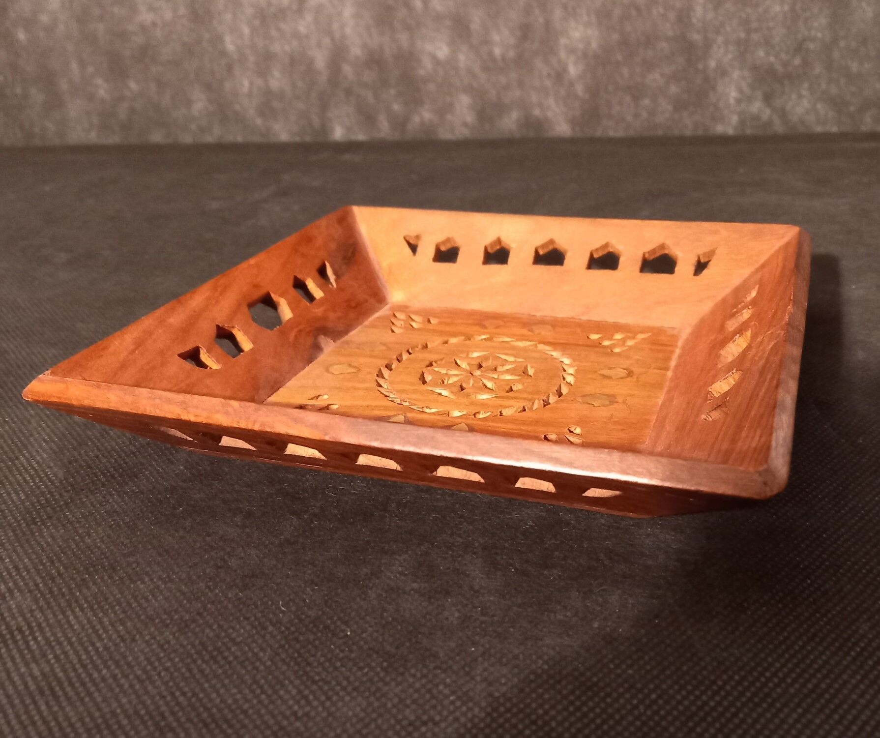 Moroccan empty pocket, inlaid wood and brass flowers