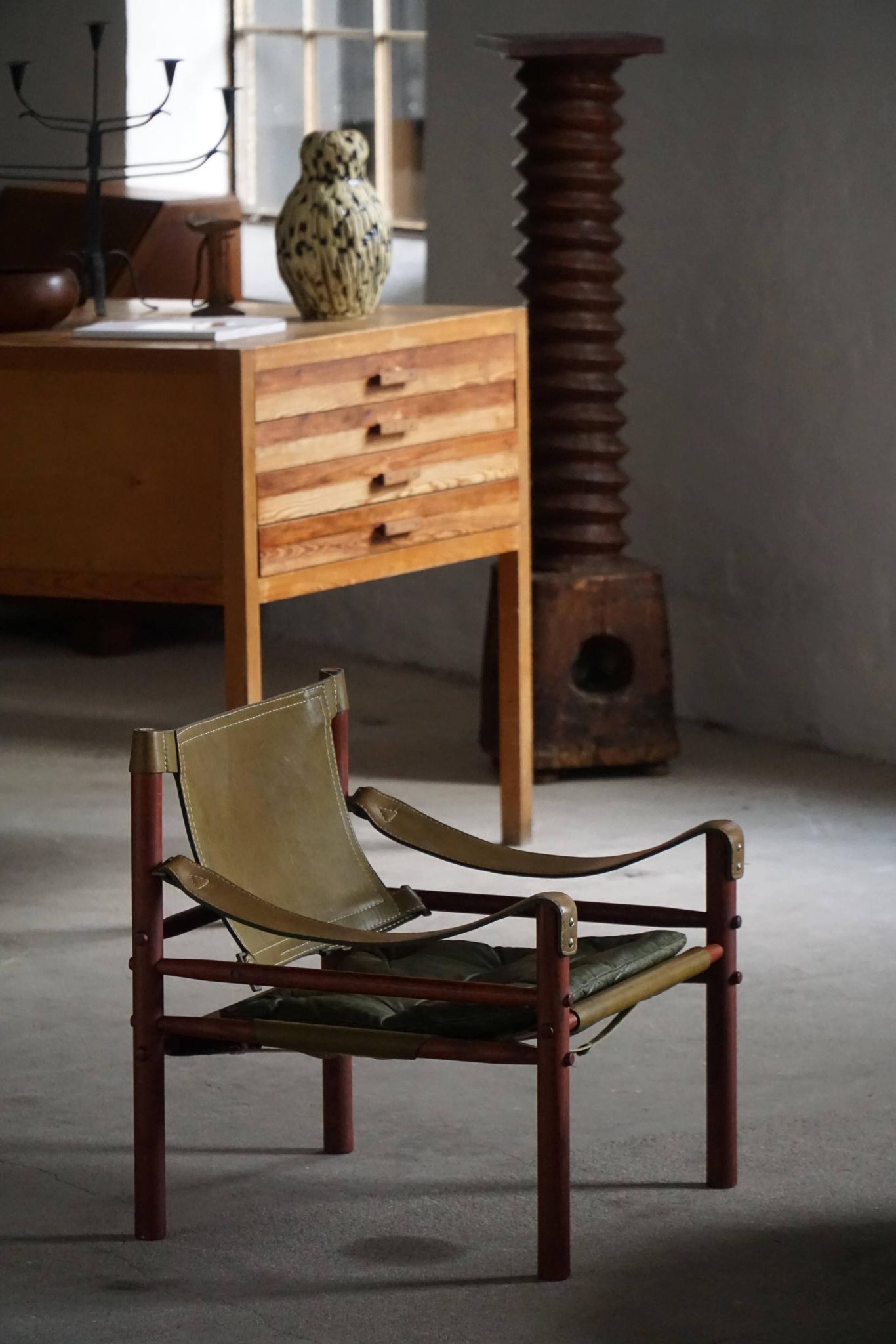 Arne Norell, Pair of "Sirocco" Safari armchairs in ash and green leather, 1960s.