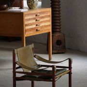 Arne Norell, Pair of "Sirocco" Safari armchairs in ash and green leather, 1960s.
