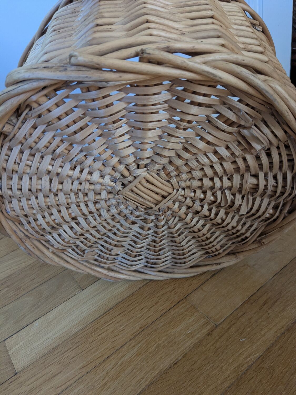 Wicker bottle basket