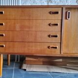 Sidbeoard with sliding doors and ceramic decoration