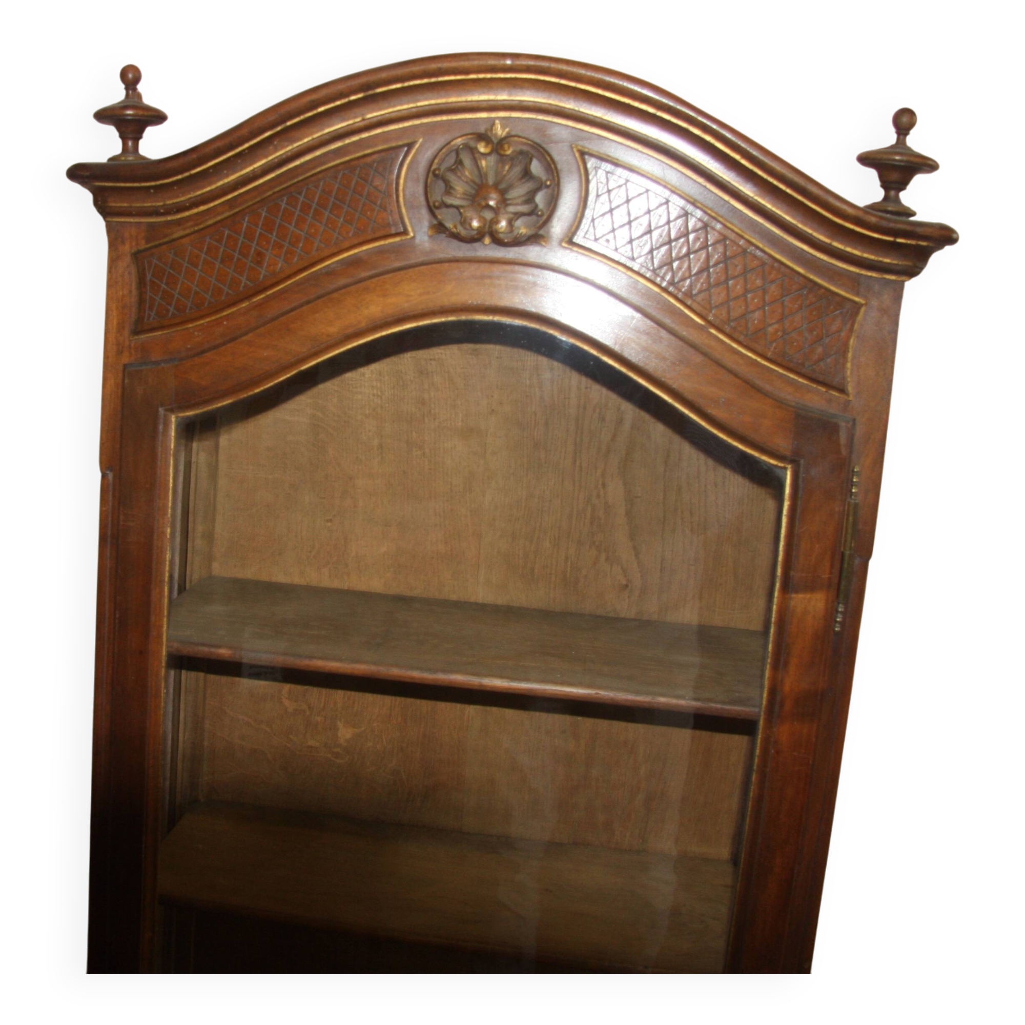 Beech display cabinet, 3 shelves, very good condition.