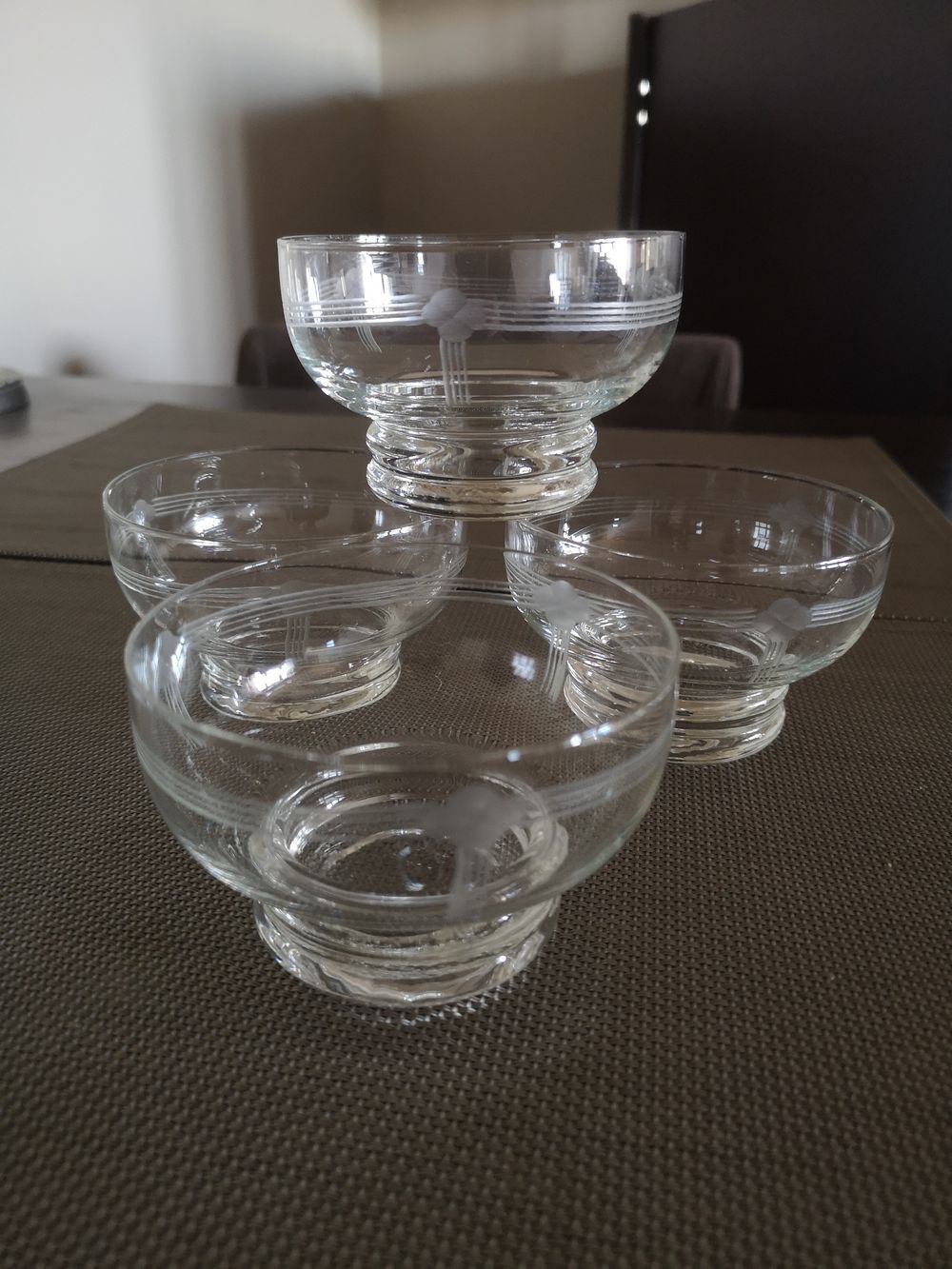 Set of 4 engraved crystal bowls - 1920s/1930s