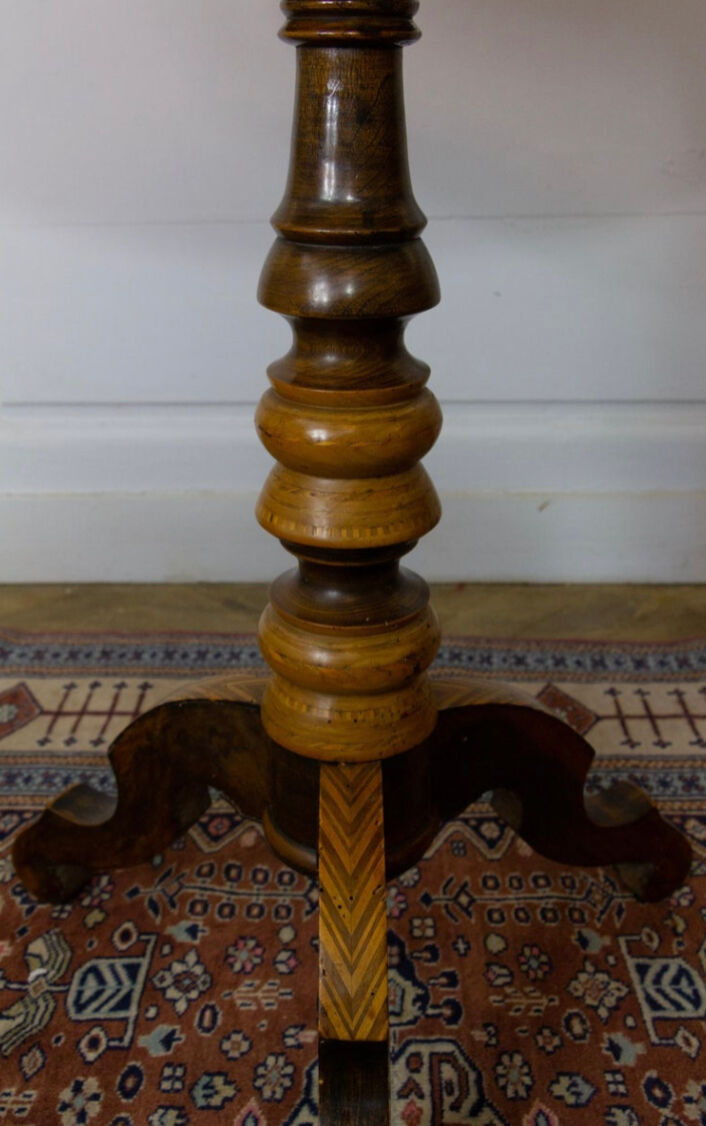 Tripod pedestal table in marquetry and mixed wood, Italy, 19th century