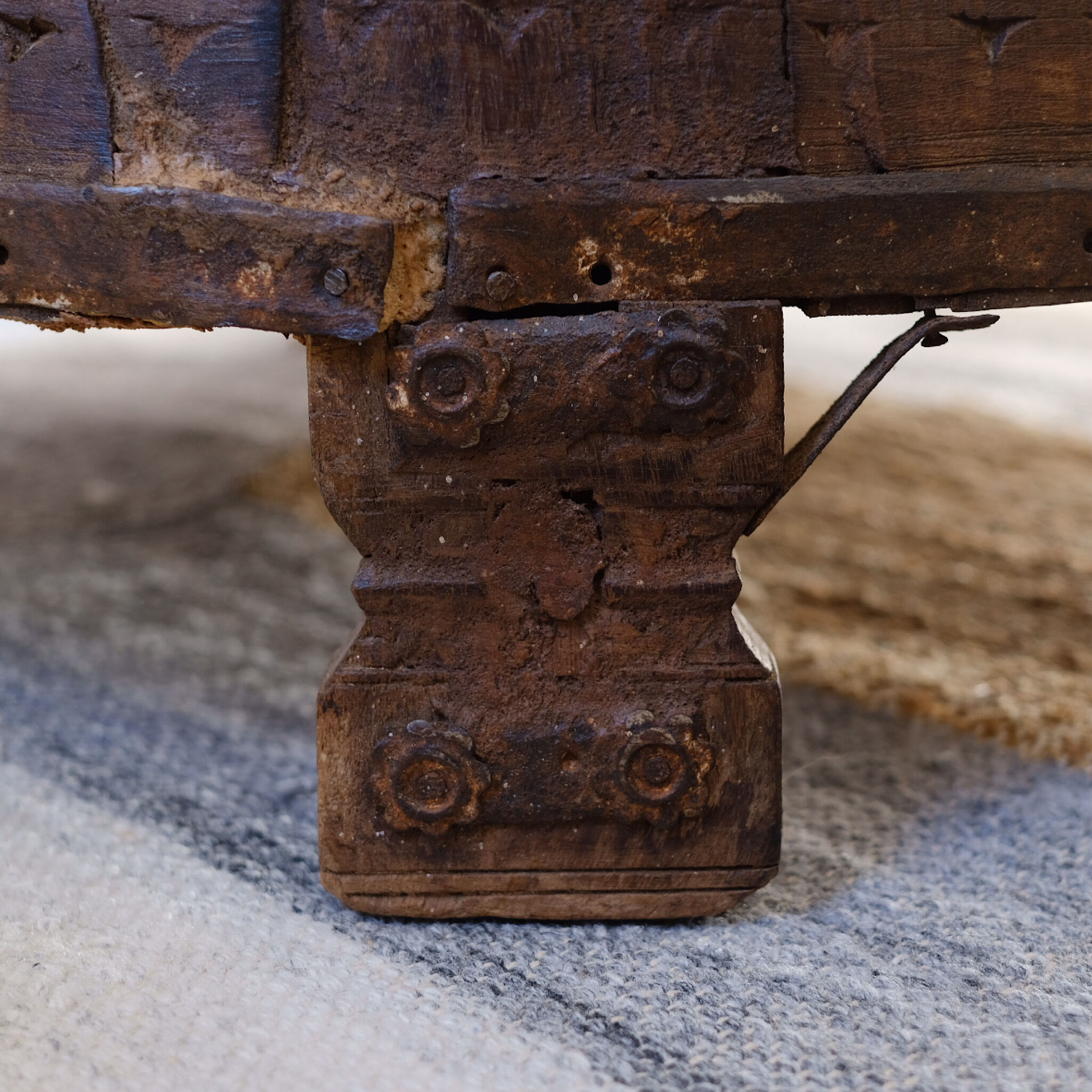 Chakki old coffee table