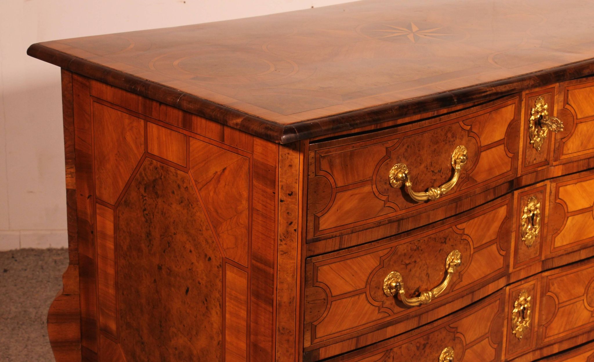 Mazarine chest of drawers from the early 18th century