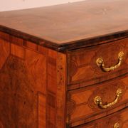 Mazarine chest of drawers from the early 18th century