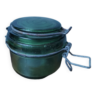 Vintage green glass jar durfor
