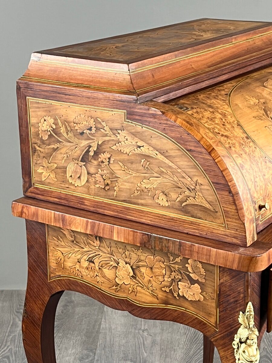 Bureau à cylindre en marqueterie de style Louis XV, XIXe siècle