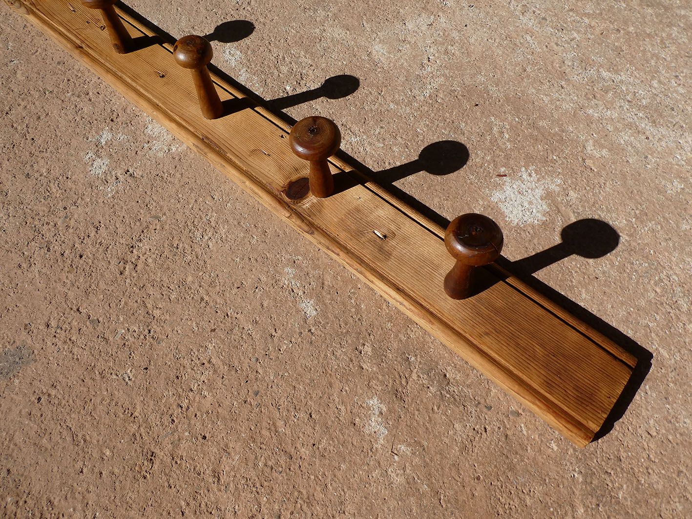 School wall coat - solid wooden rail of 10 patères