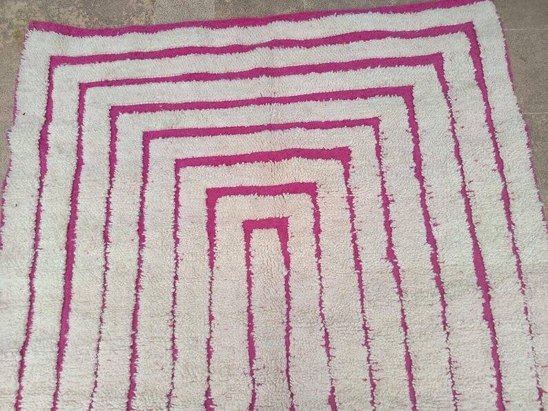 Handwoven Moroccan rug, size 1.4/2.6 m.