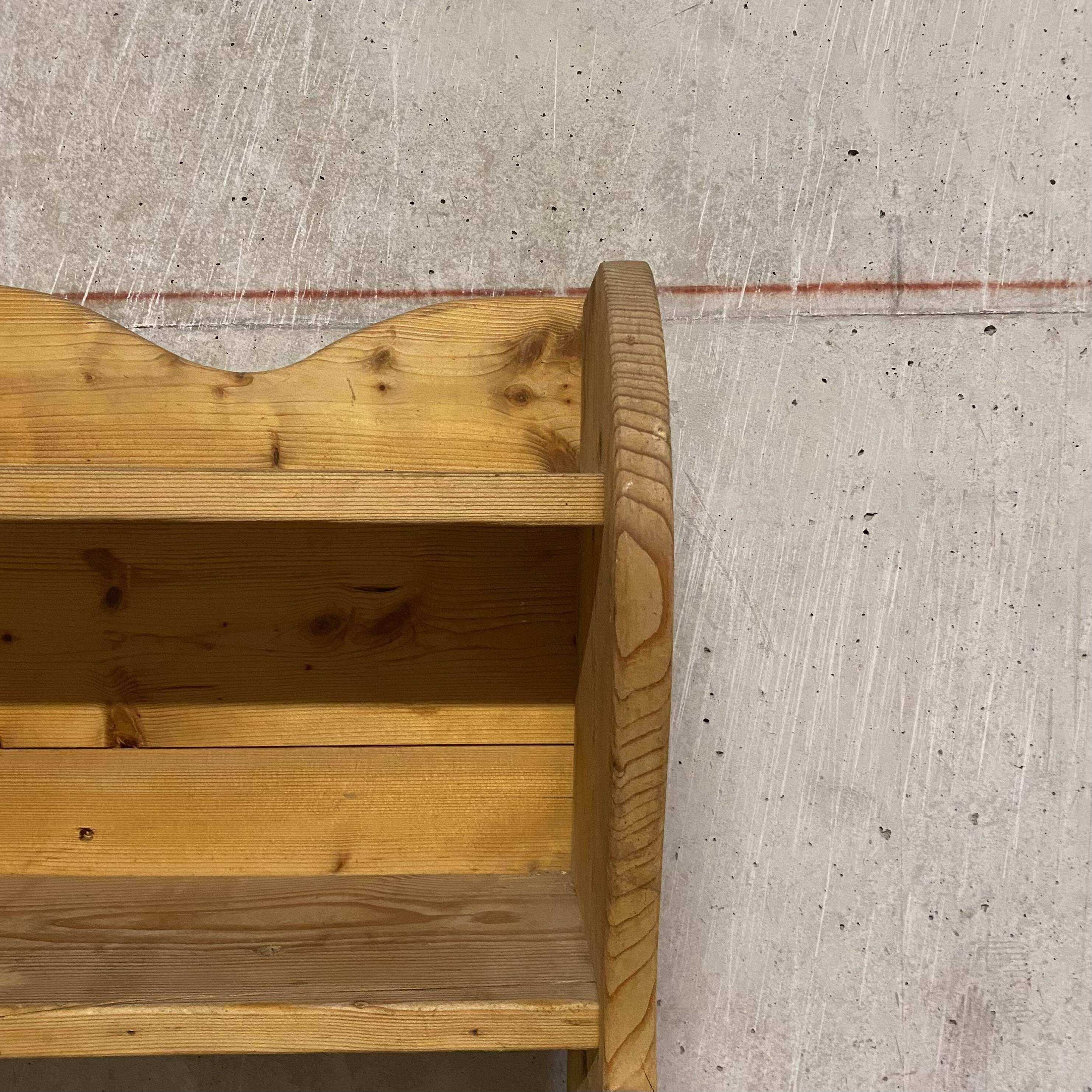 Etagère en bois brut