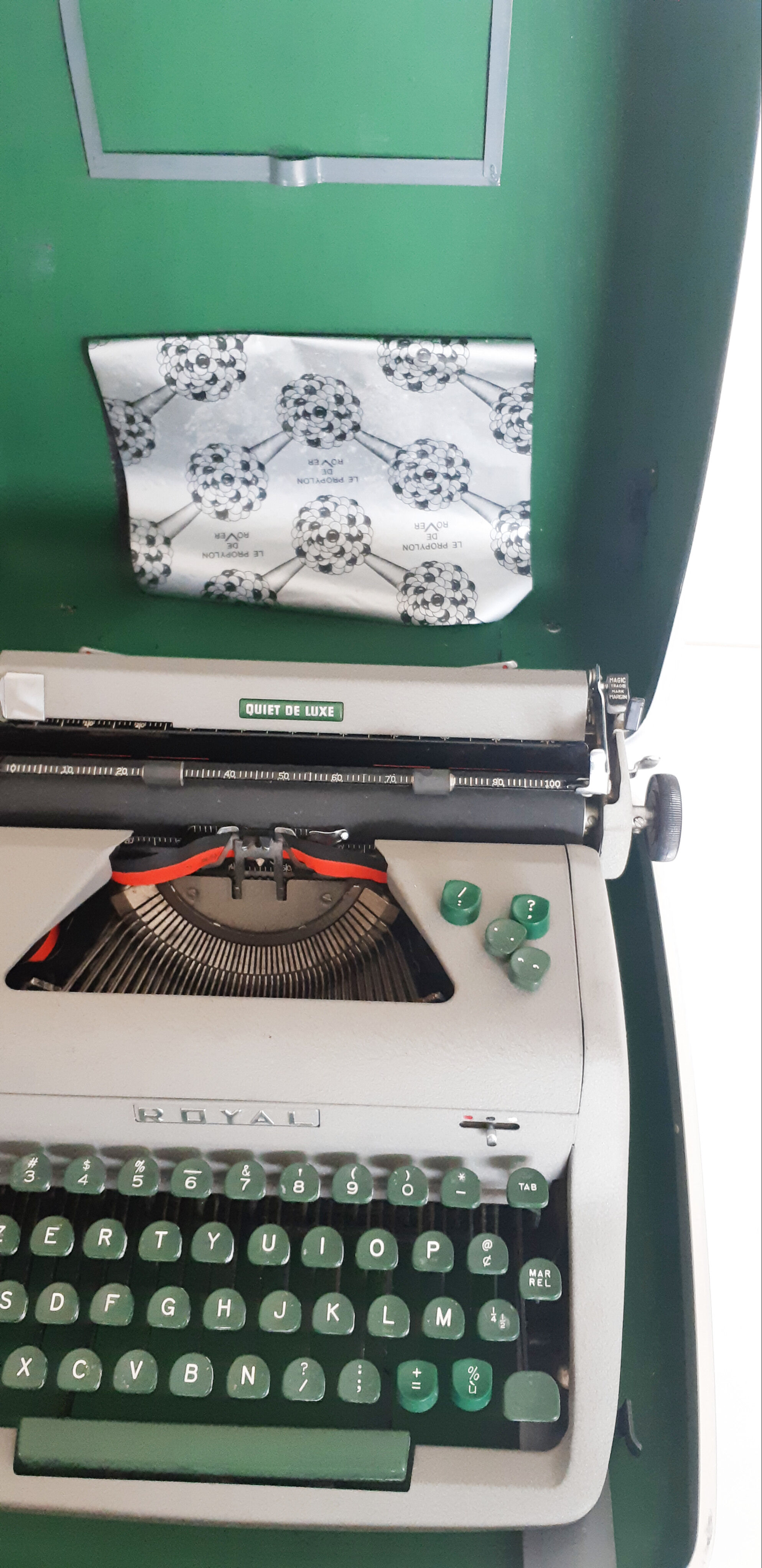 Functional portable typewriter , Royal