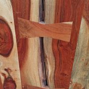 Buffet en bois avec deux portes, un tiroir et deux niches