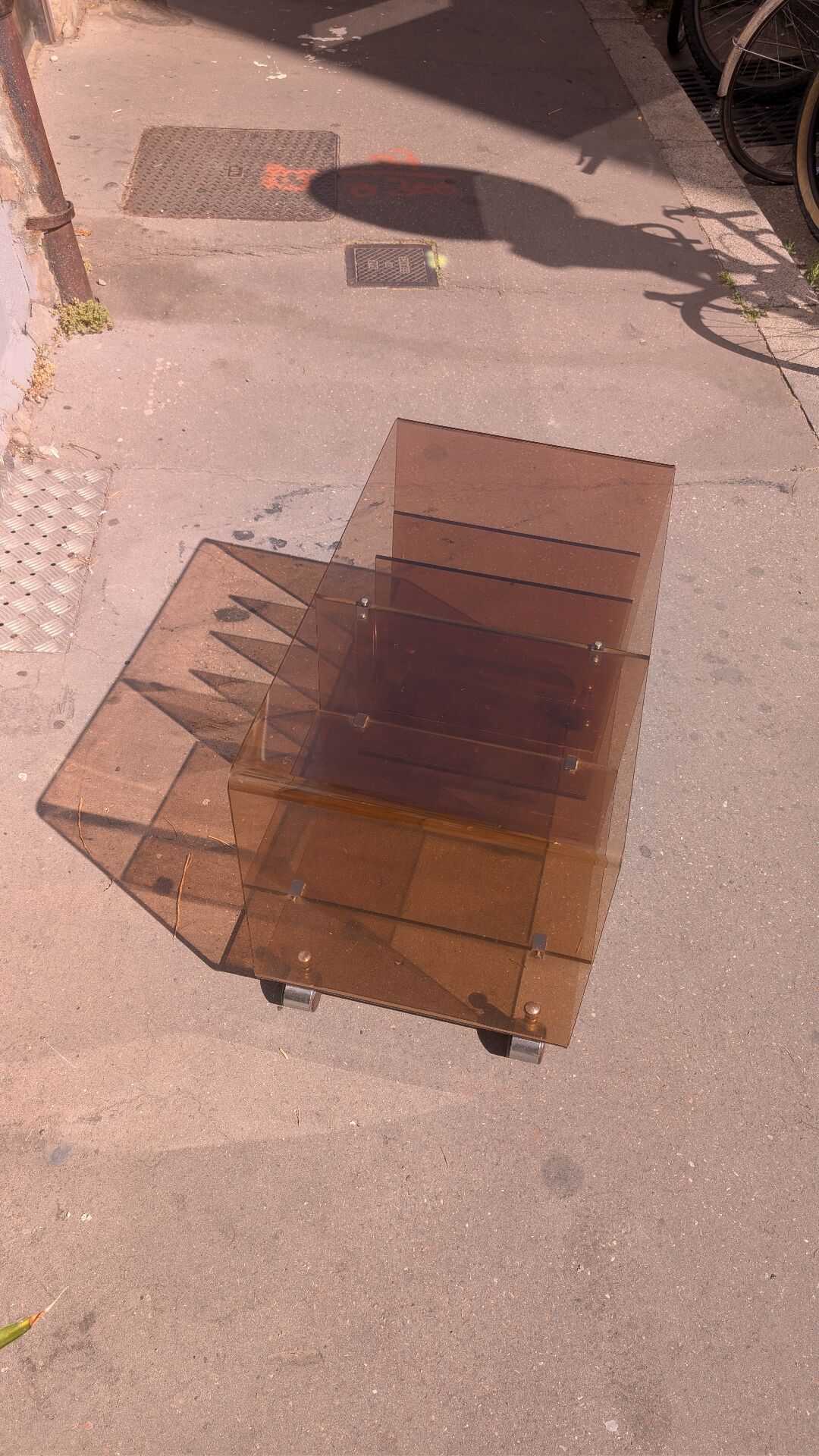 Table d'appoint plexiglas fumé