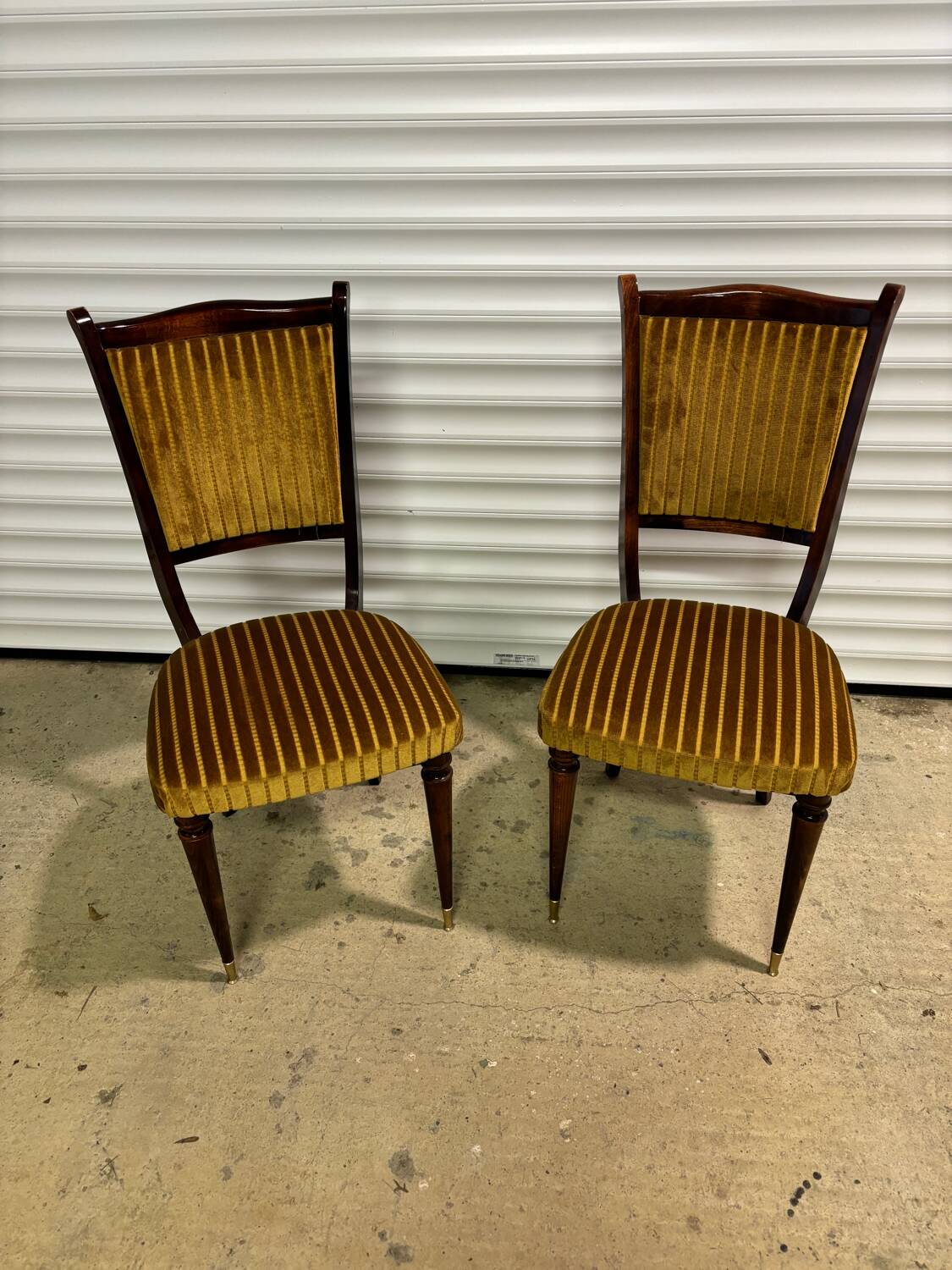 Vintage chair single-piece assembly