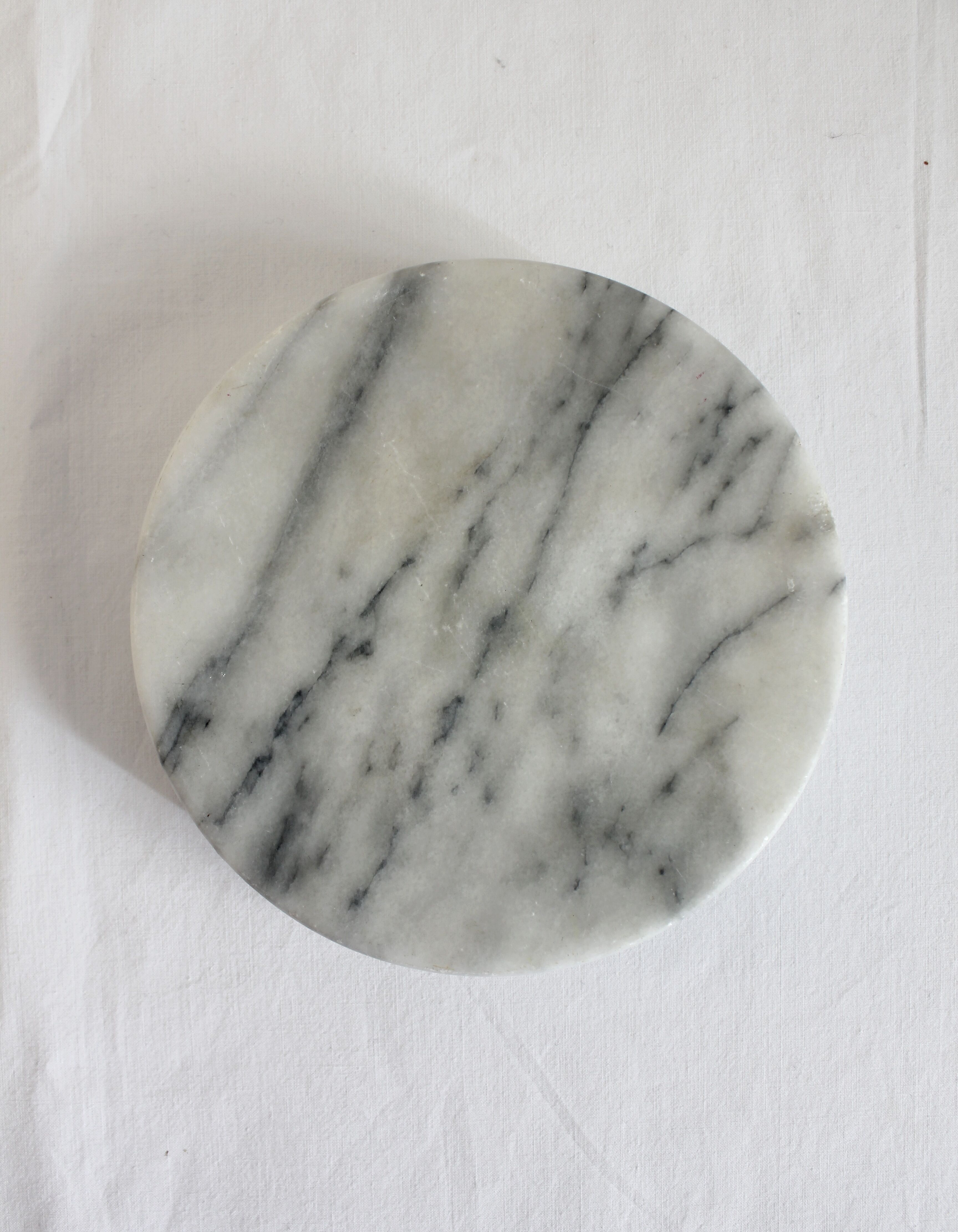Round ashtray in vintage marble