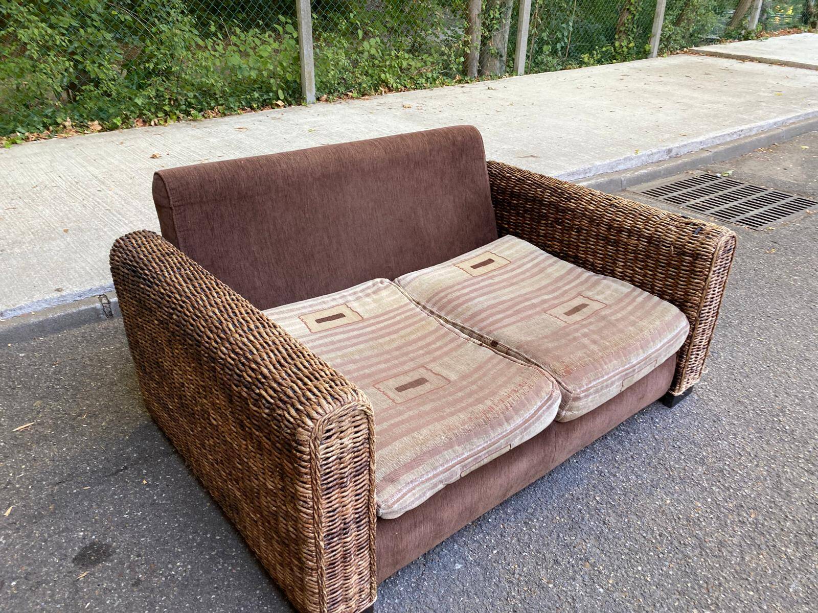 Exotic 2-seater sofa in woven banana tree / rattan and brown fabric.