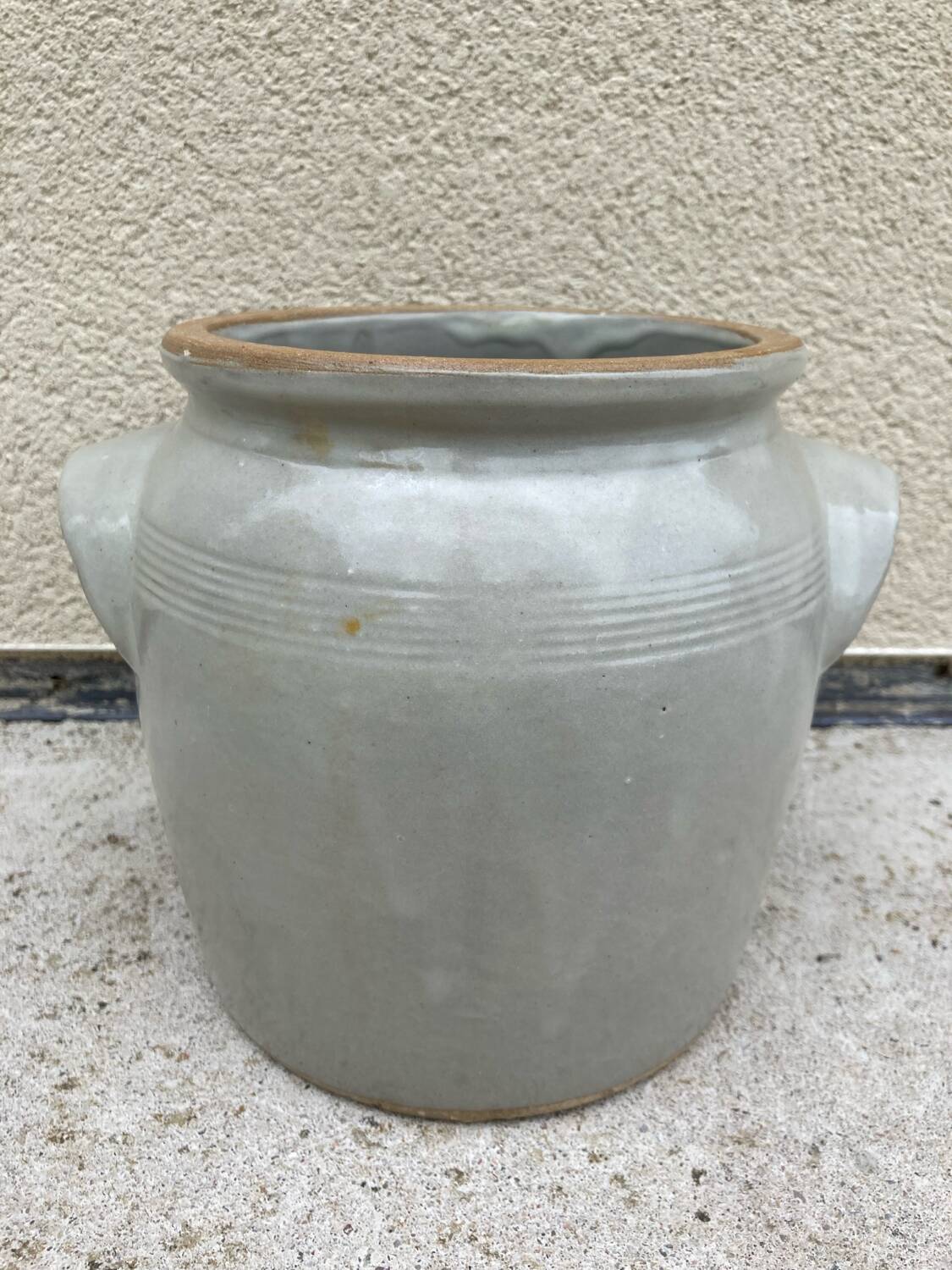 Light grey ceramic jar