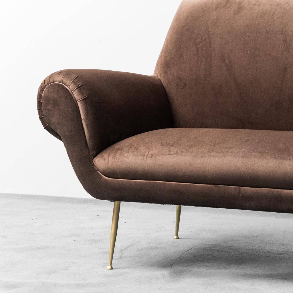 Canapé 3 places en velours marron gigi radice minotti 1950s vintage modernism