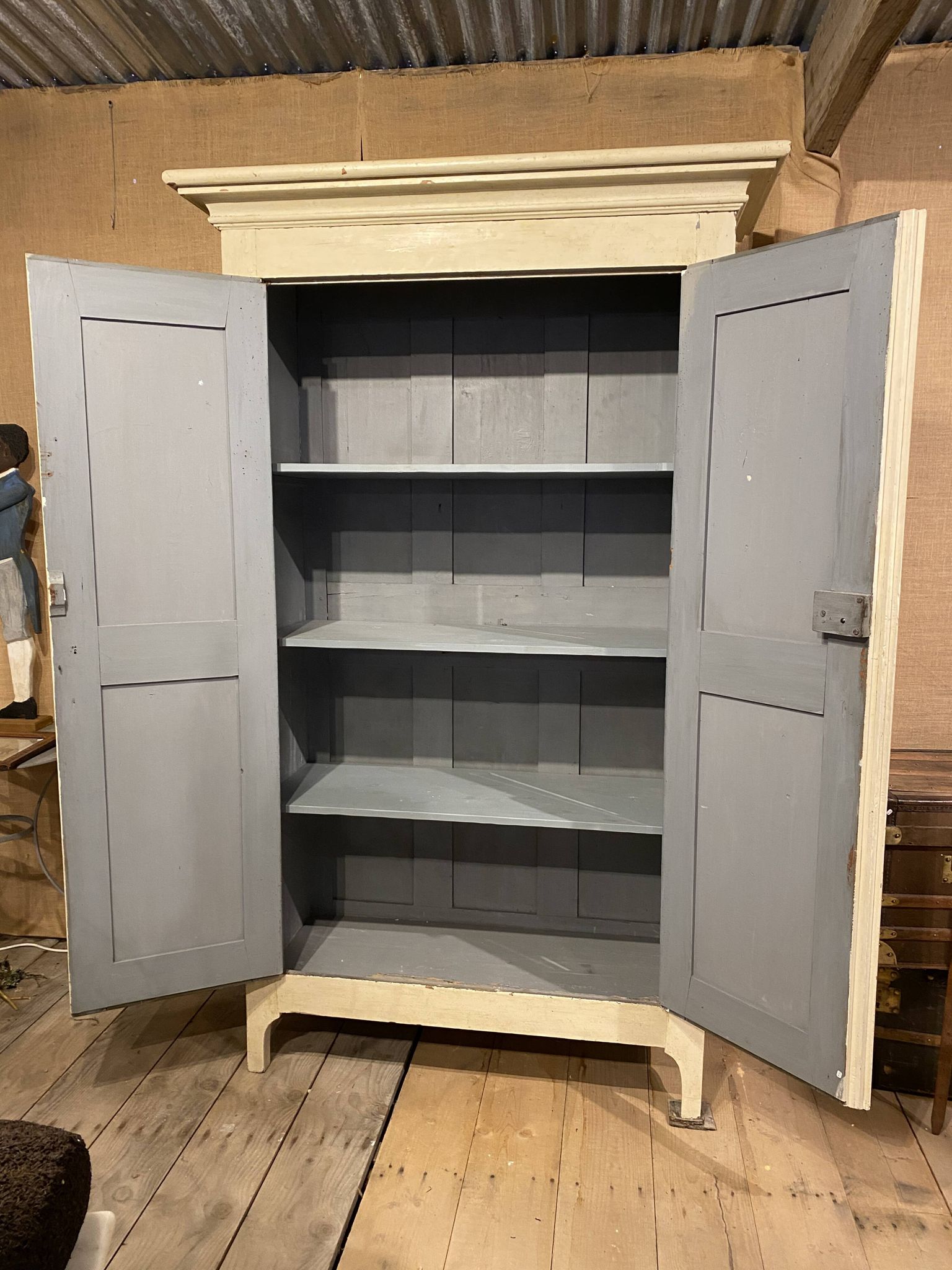 White-cream patinated wardrobe
