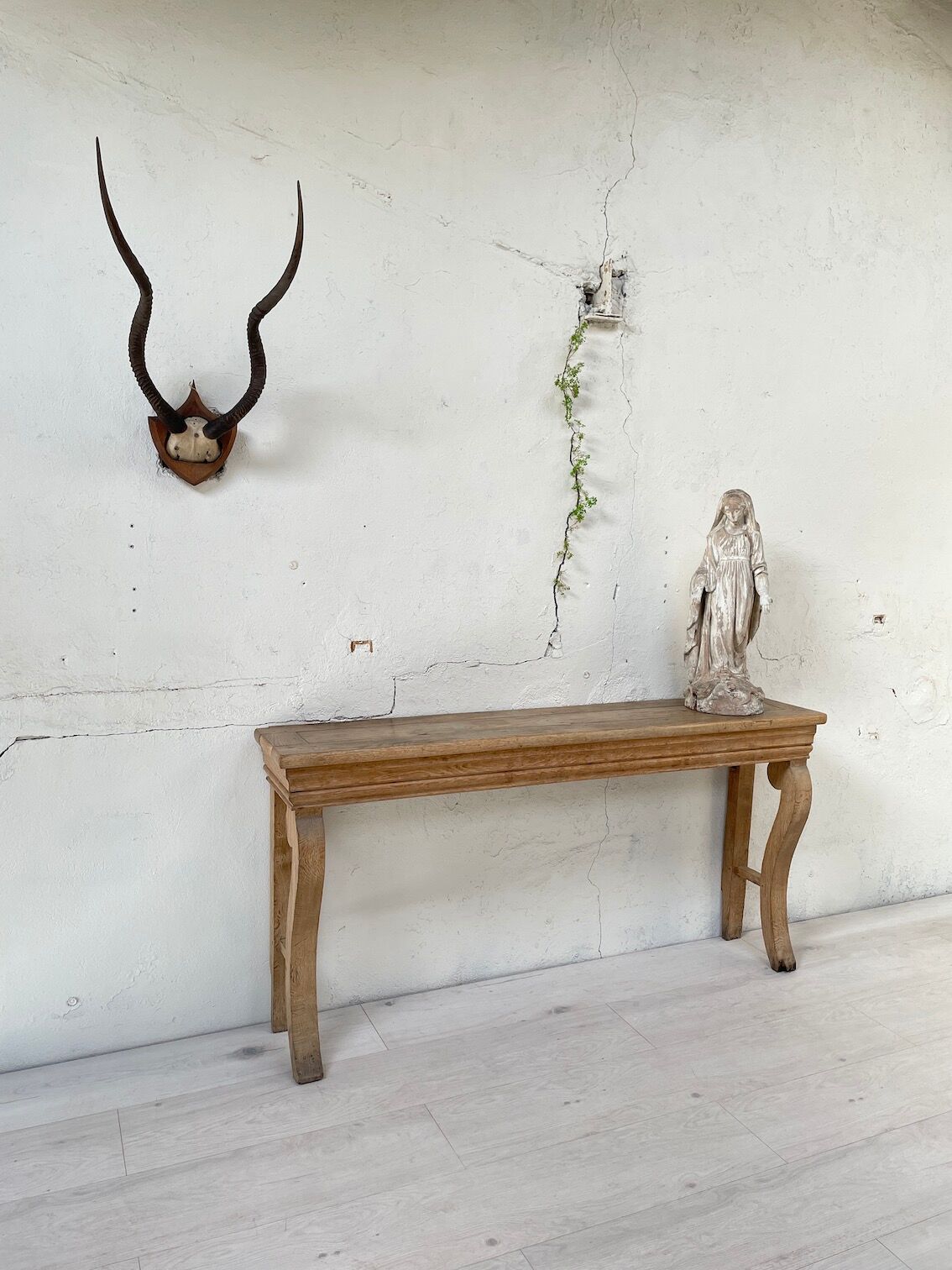 Raw oak butt console