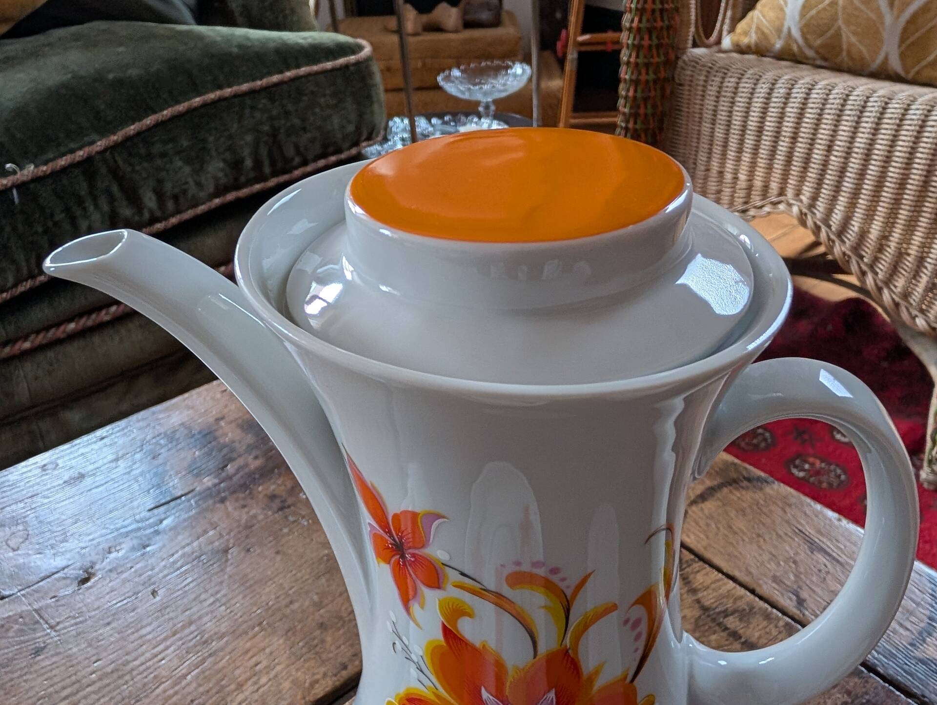 Service Winterling 70s – flamboyant floral orange décor