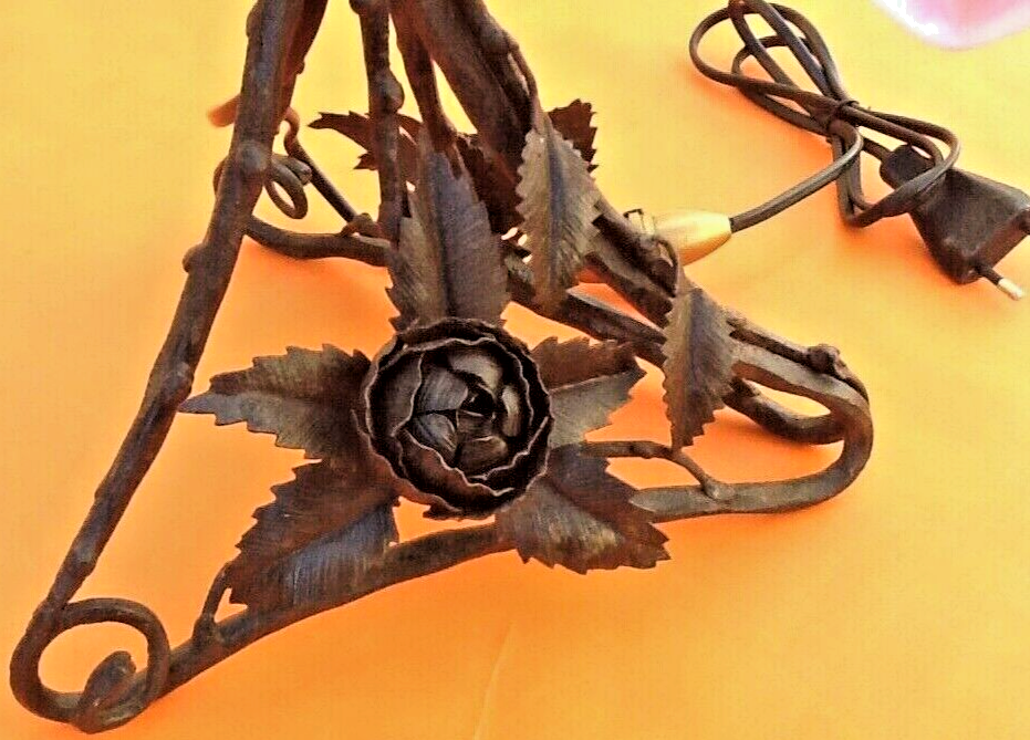 Art nouveau era wrought iron lamp tripod foot, decor foliage and roses