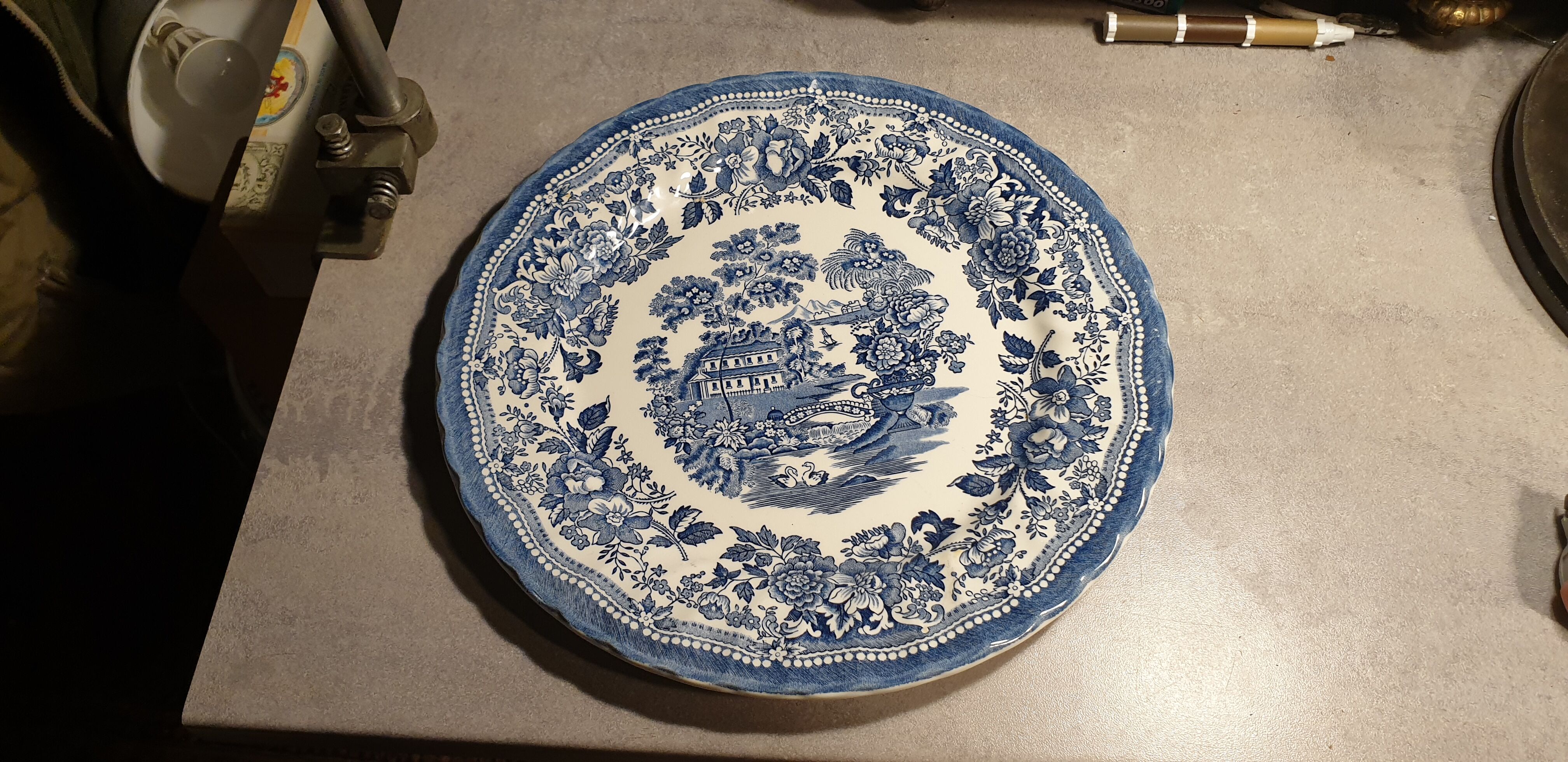 Serving dish Churchill porcelain the Georgian collection :31cm ○