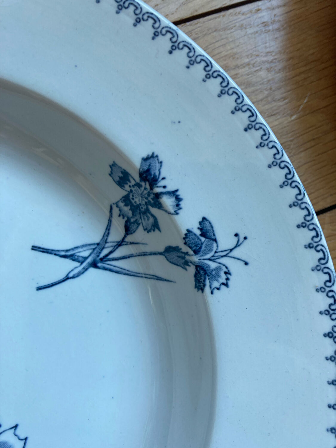 Deep plates Sarreguemines with carnation bouquets