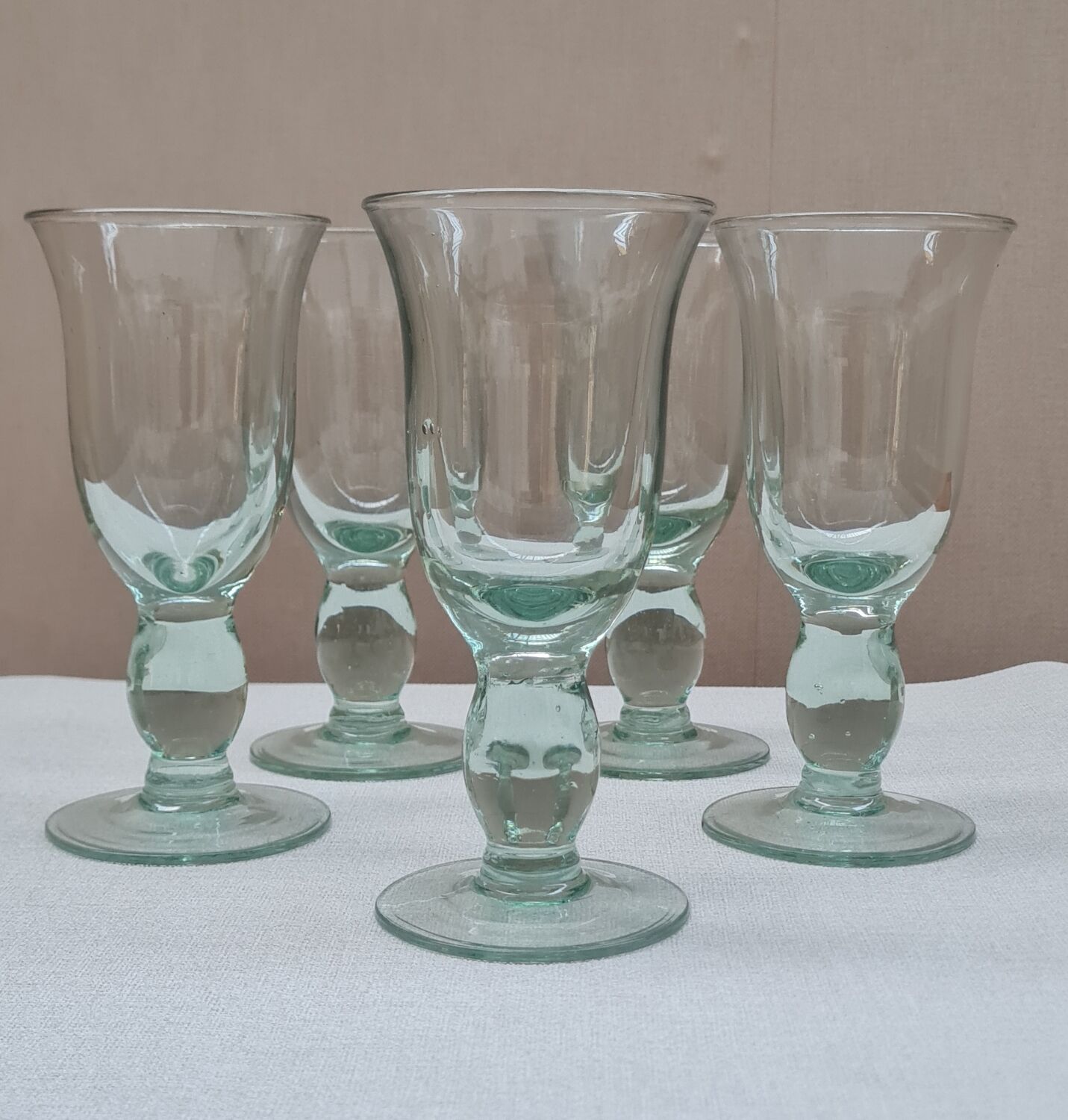 Service of 5 blown glass stemmed glasses