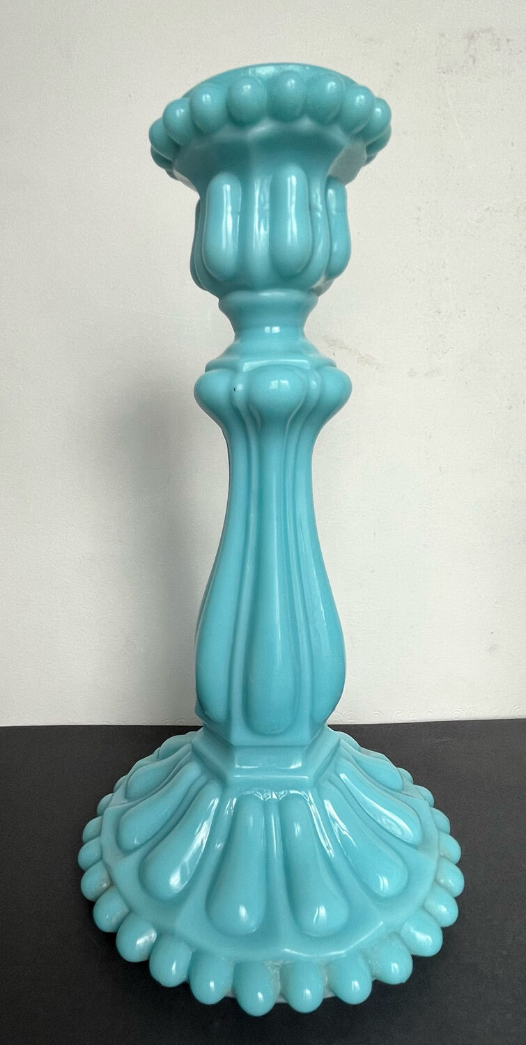 Pair of opaline candlesticks and its vase