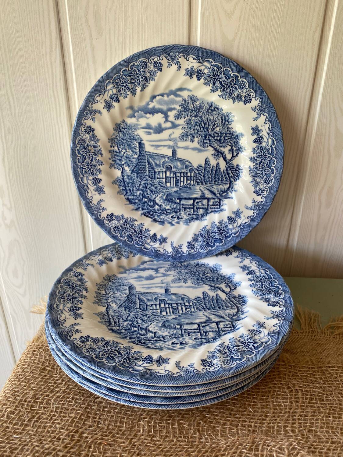 6 Churchill dinner plates