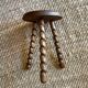 Tabouret tripode pieds tournés