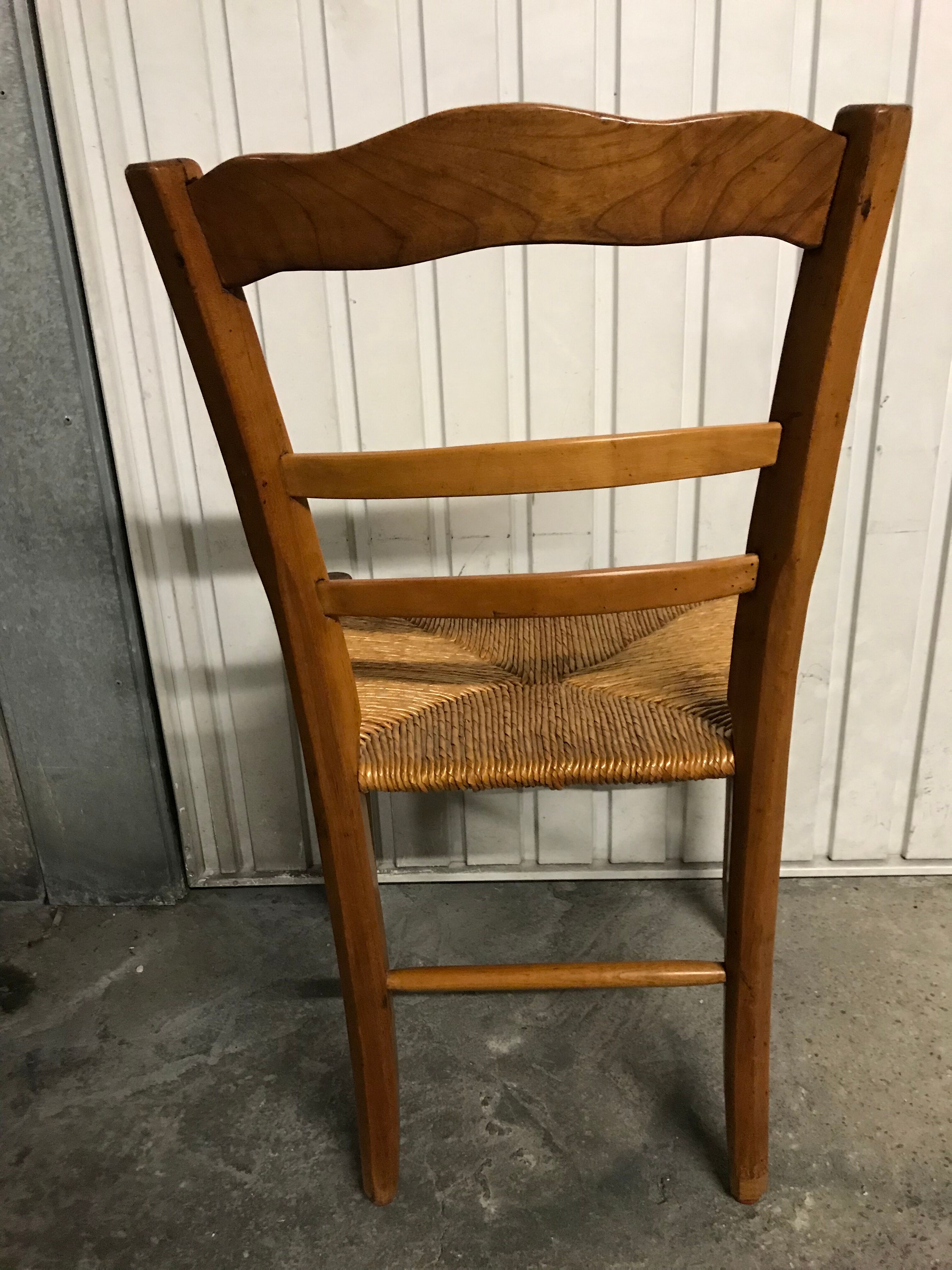 6 old straw chairs