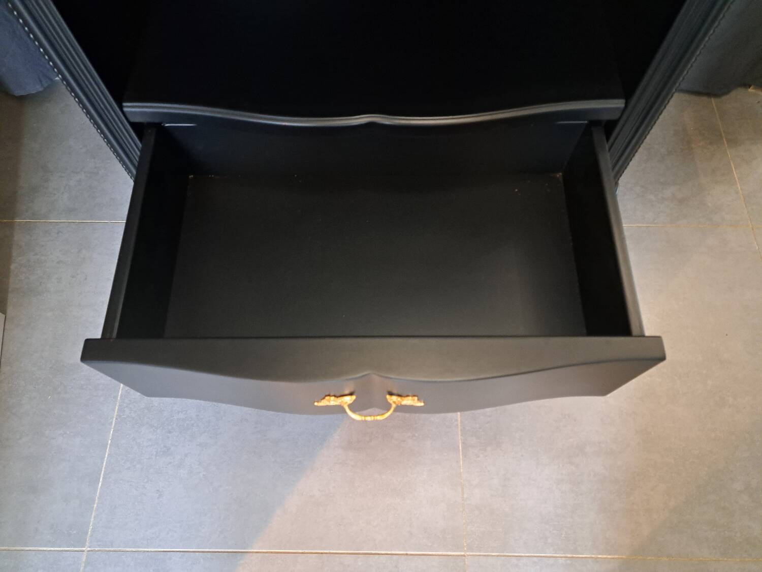 Tosconova black lacquered bookcase
