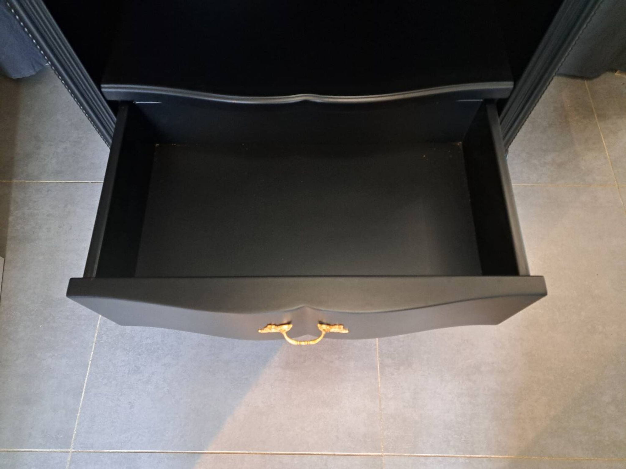 Tosconova black lacquered bookcase